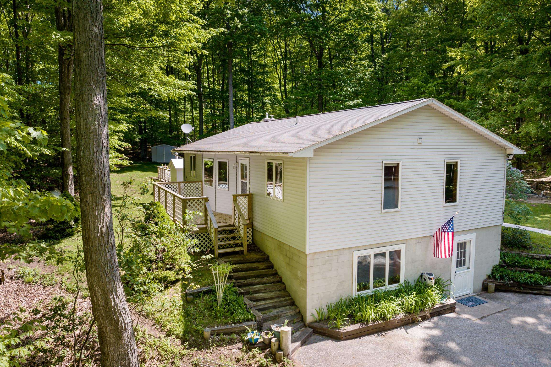 2057 Glory Road Property Photo 5