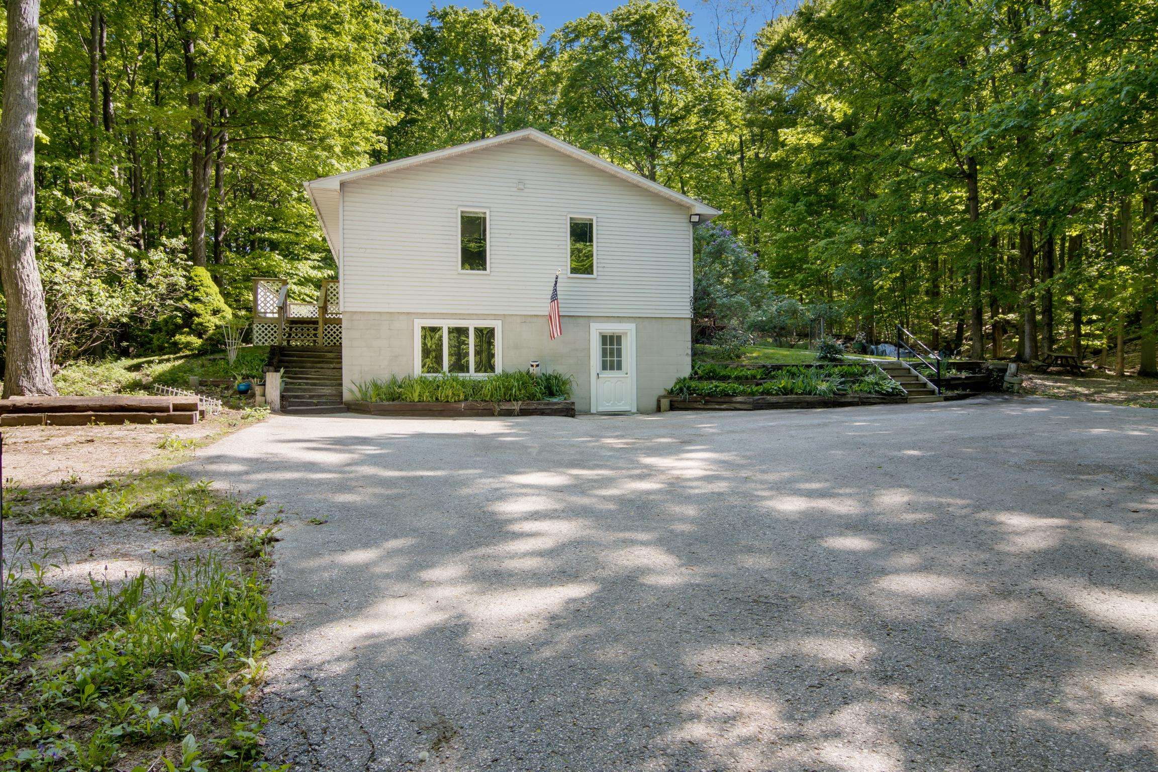 2057 Glory Road Property Photo 6