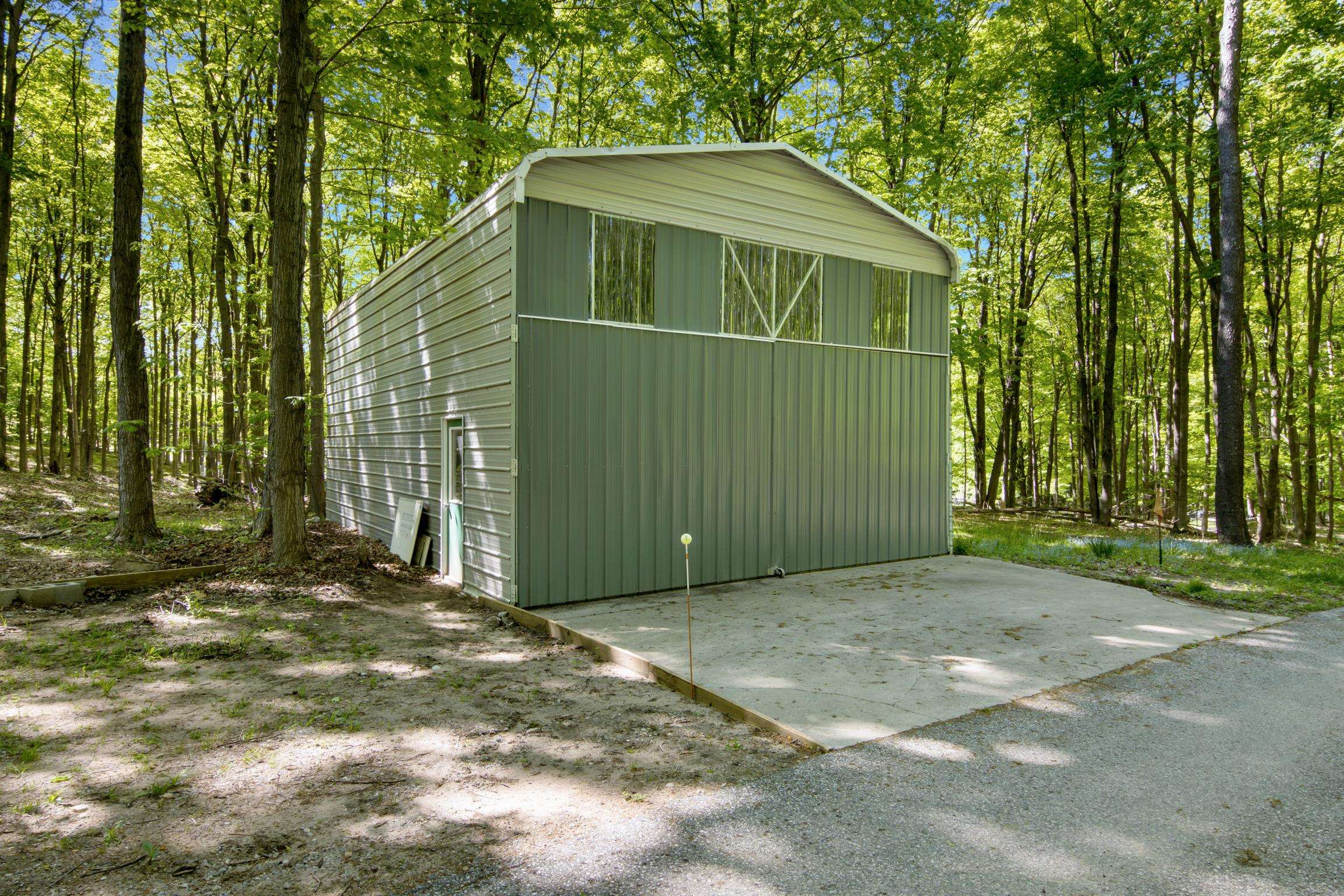 2057 Glory Road Property Photo 7