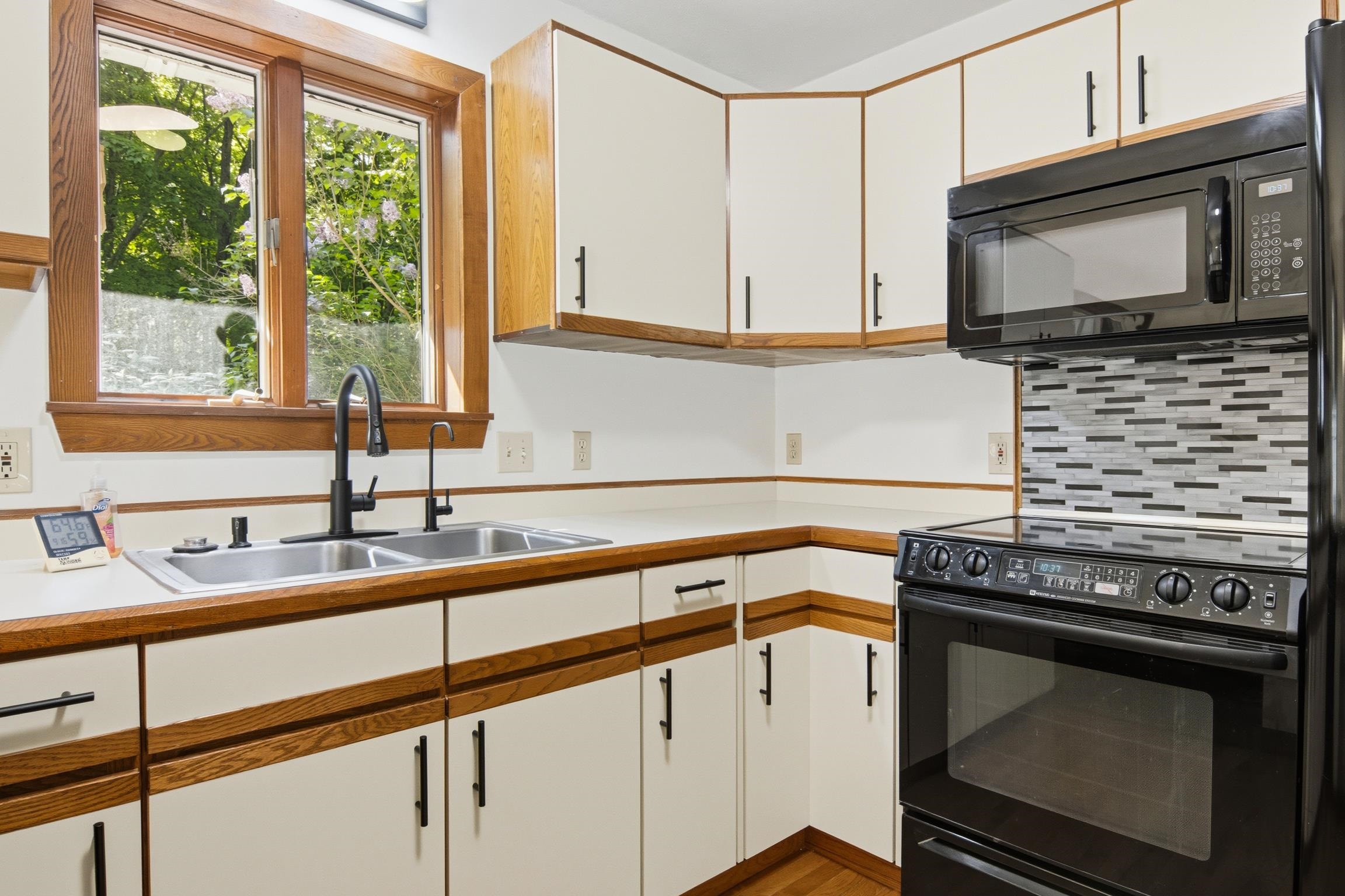 2057 Glory Road Property Photo 14