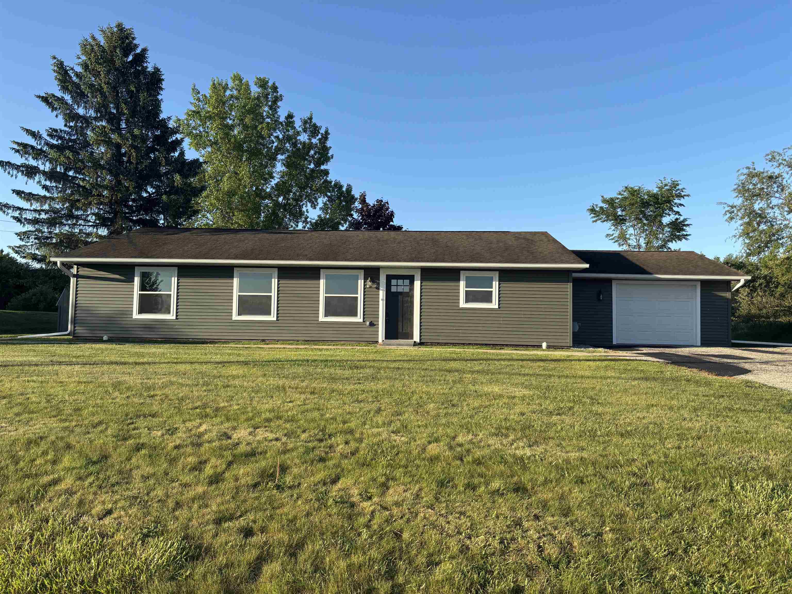 3092 E Deerfield Property Photo 1