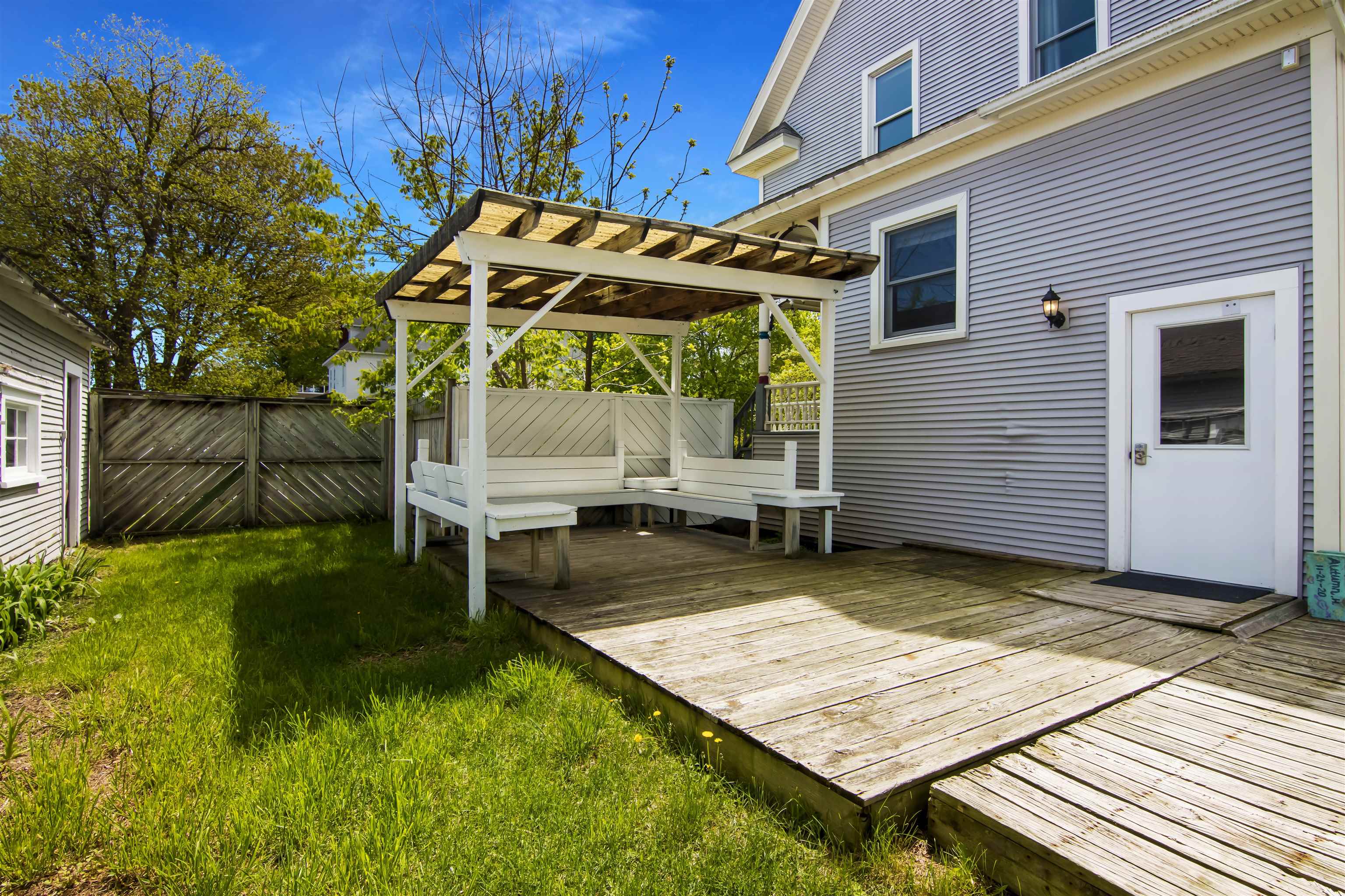 445 E State Street Property Photo 6