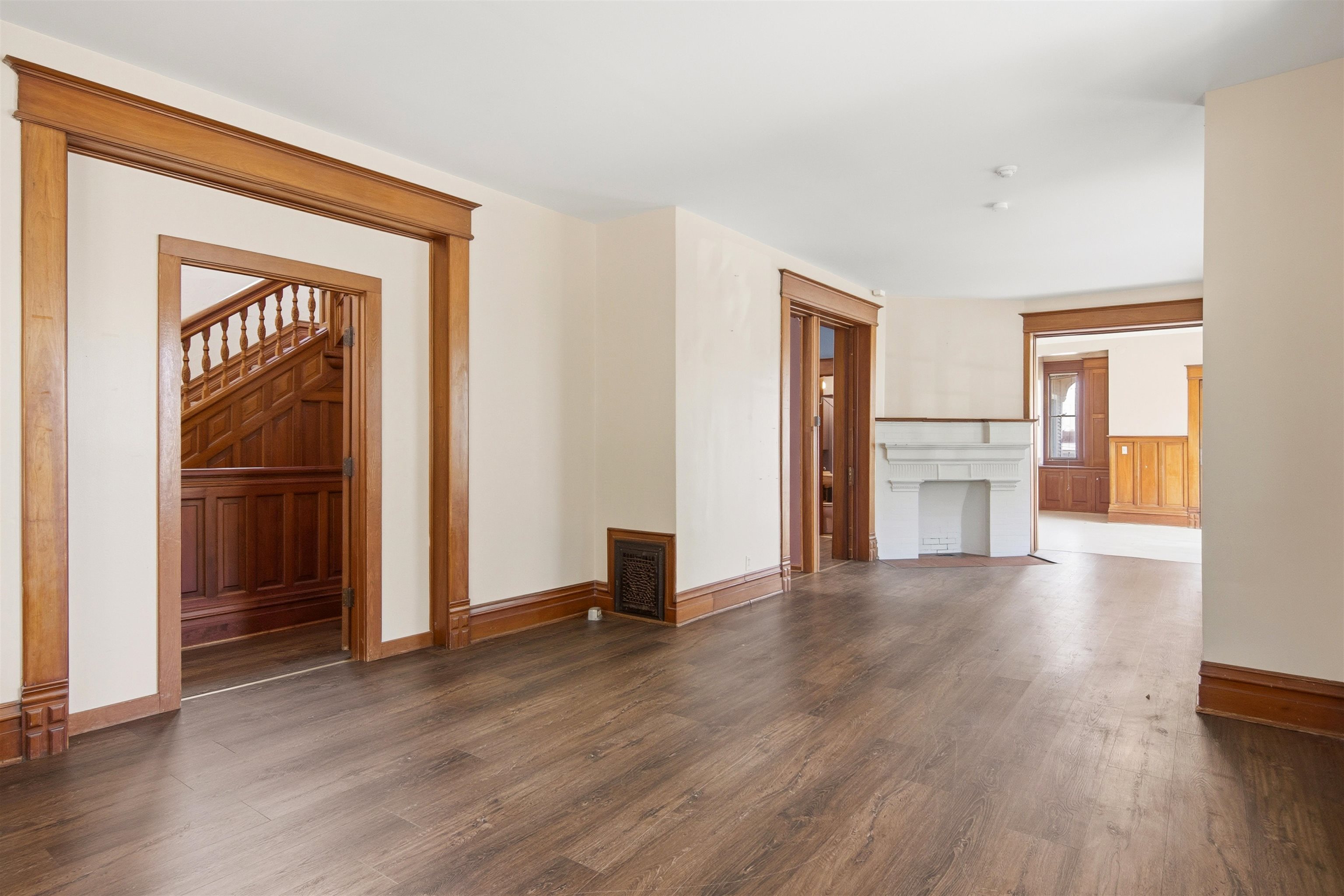 445 E State Street Property Photo 9