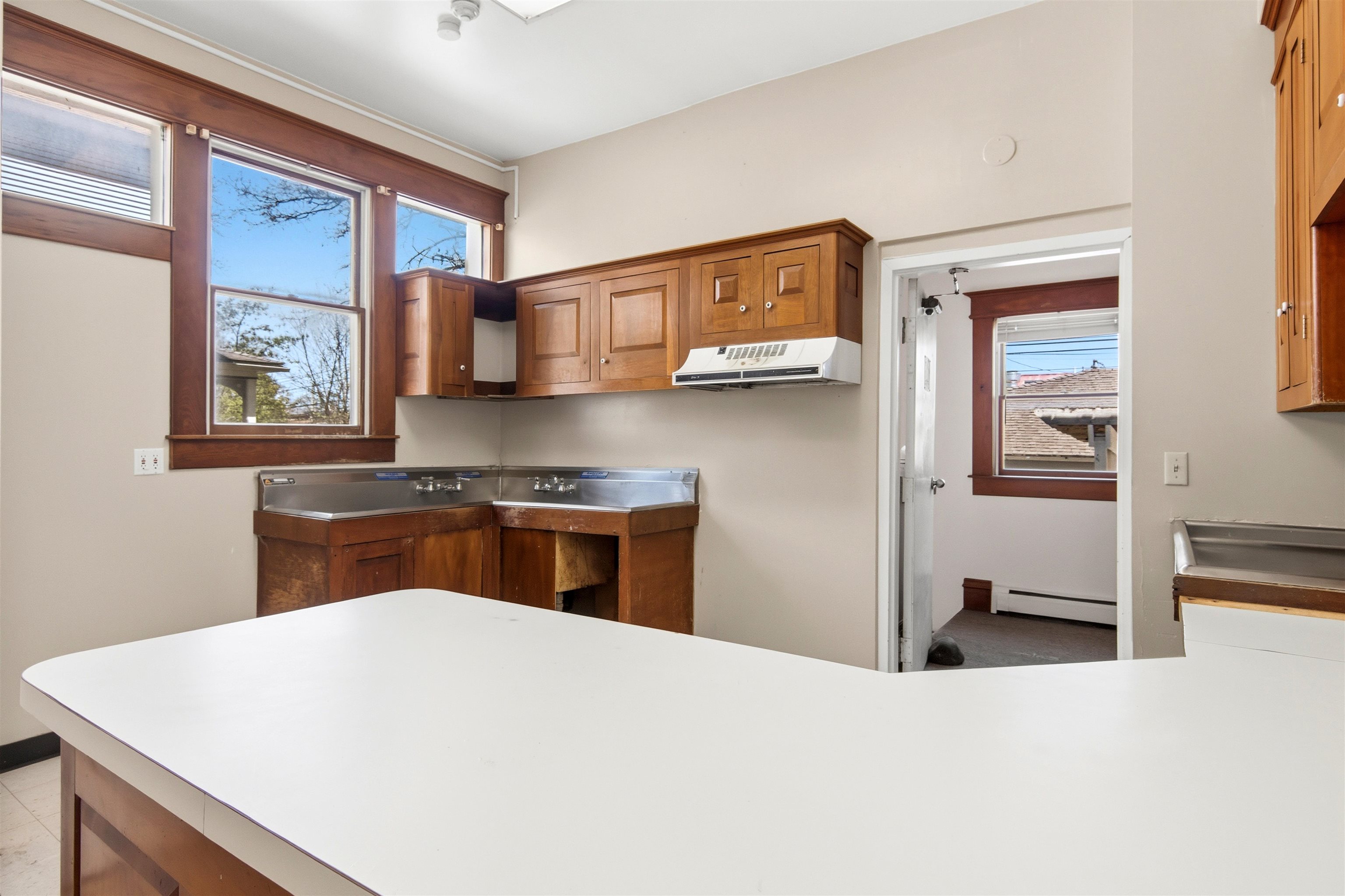 445 E State Street Property Photo 18