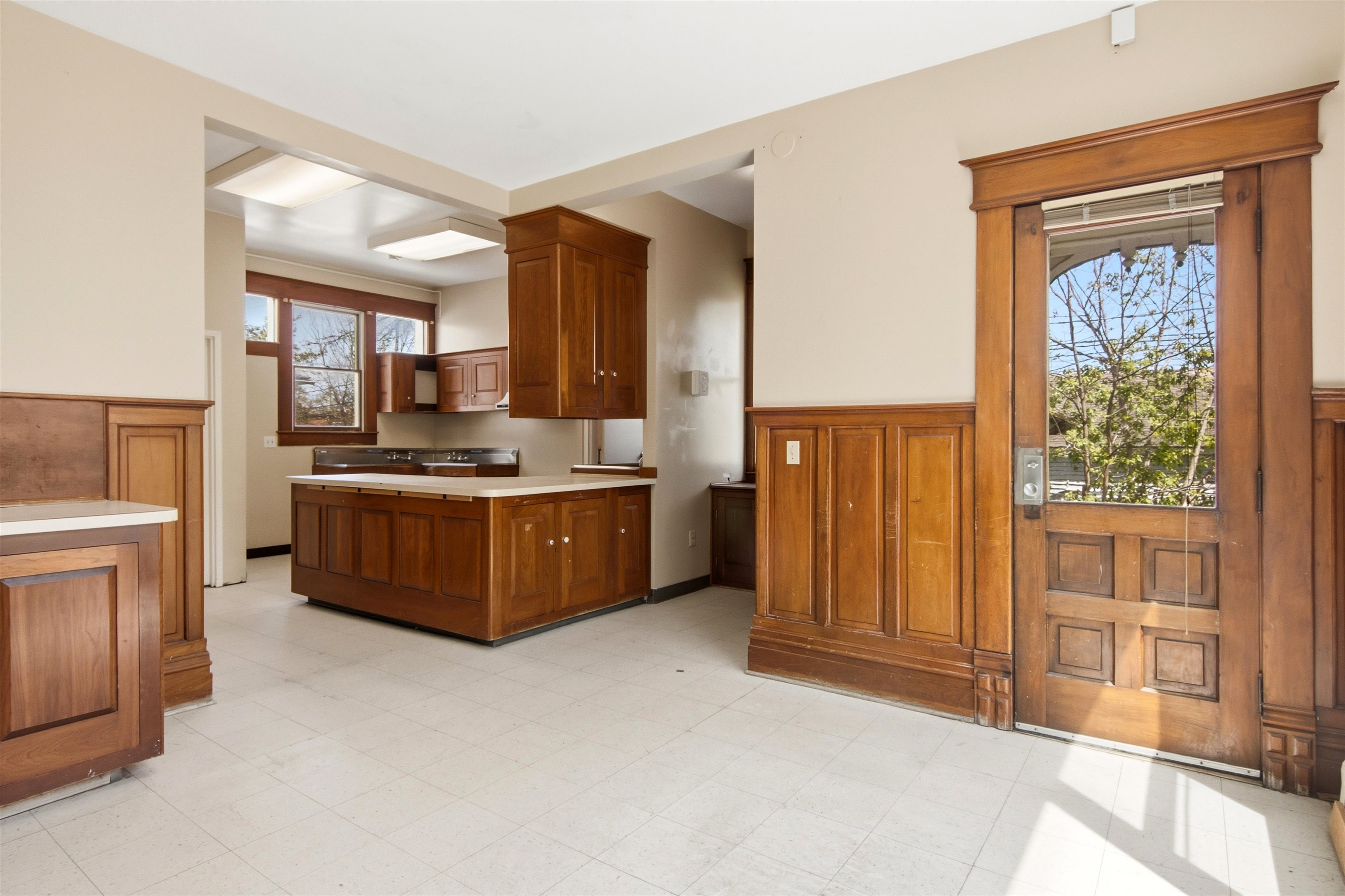 445 E State Street Property Photo 20