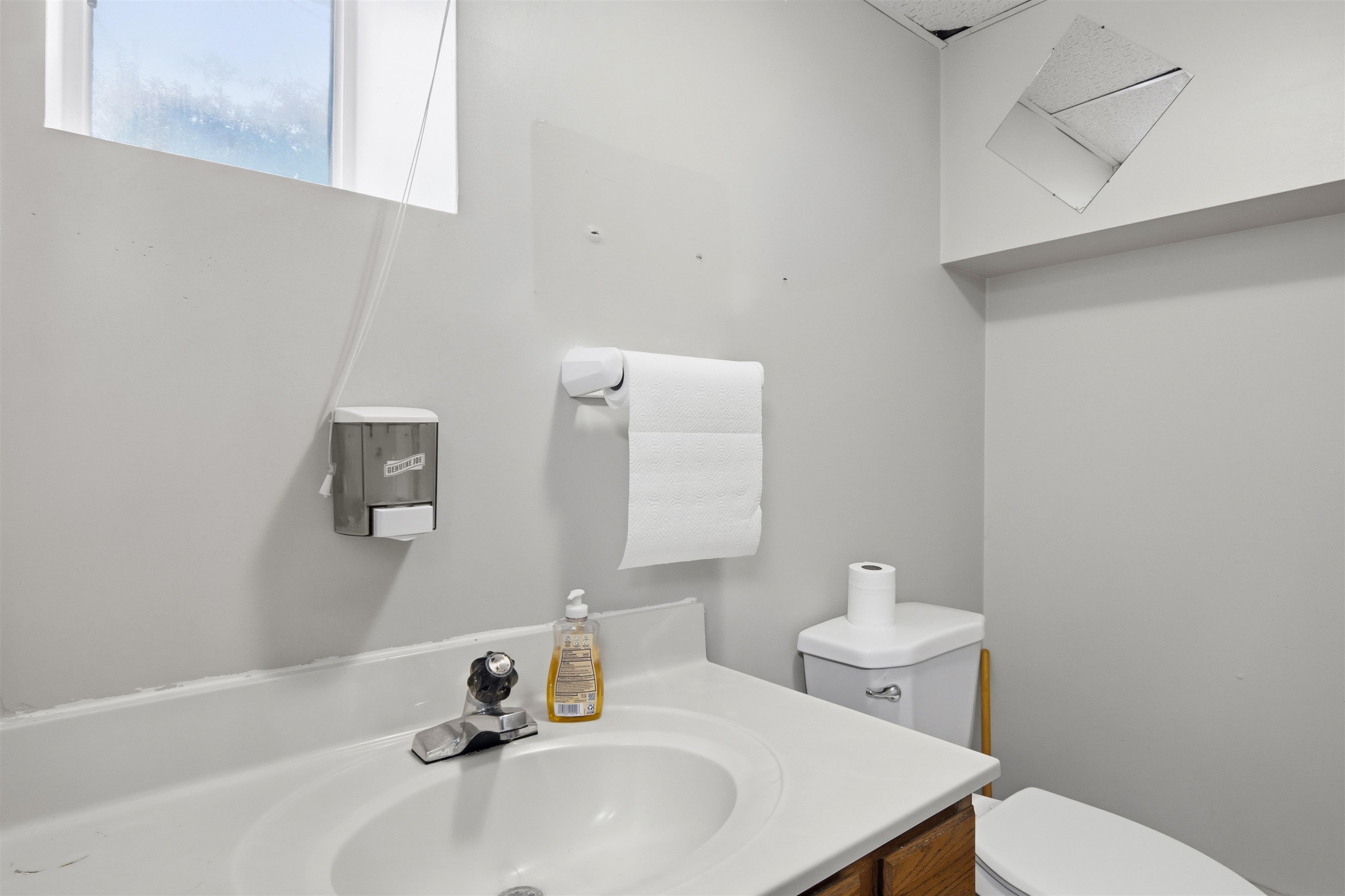 445 E State Street Property Photo 24
