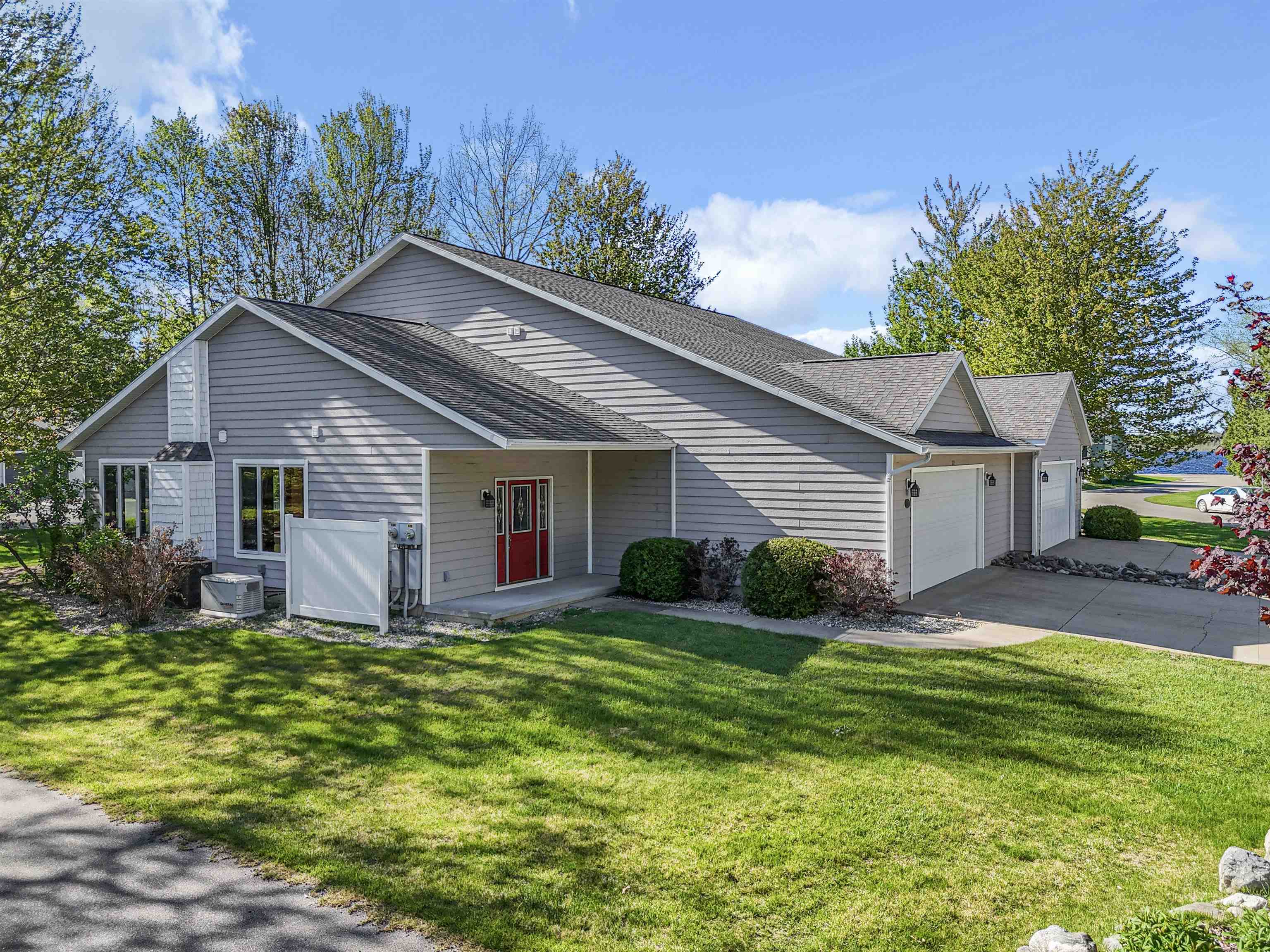122 Davidsen Shores Drive Property Photo 1