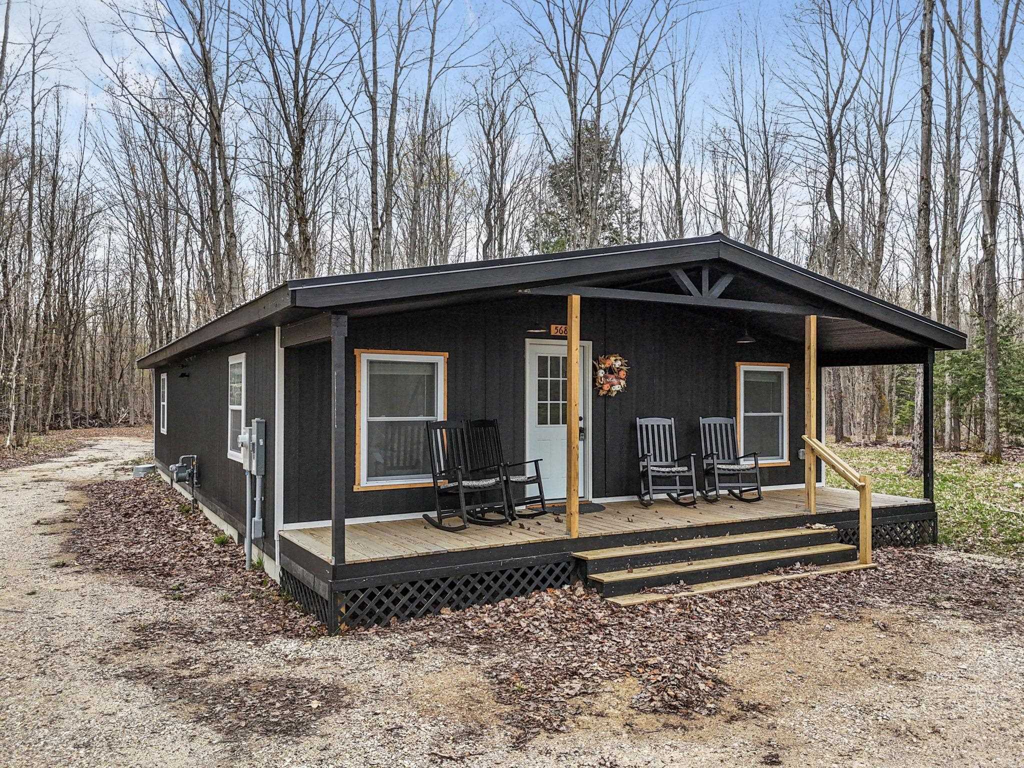568 Ne Plum Valley Road Property Photo 1