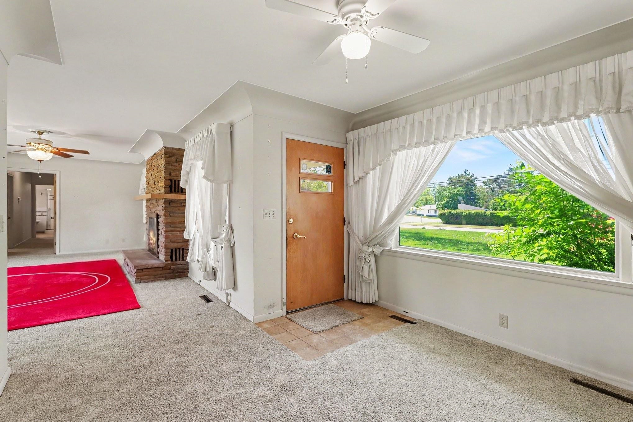 1249 W Washington Avenue Property Photo 3
