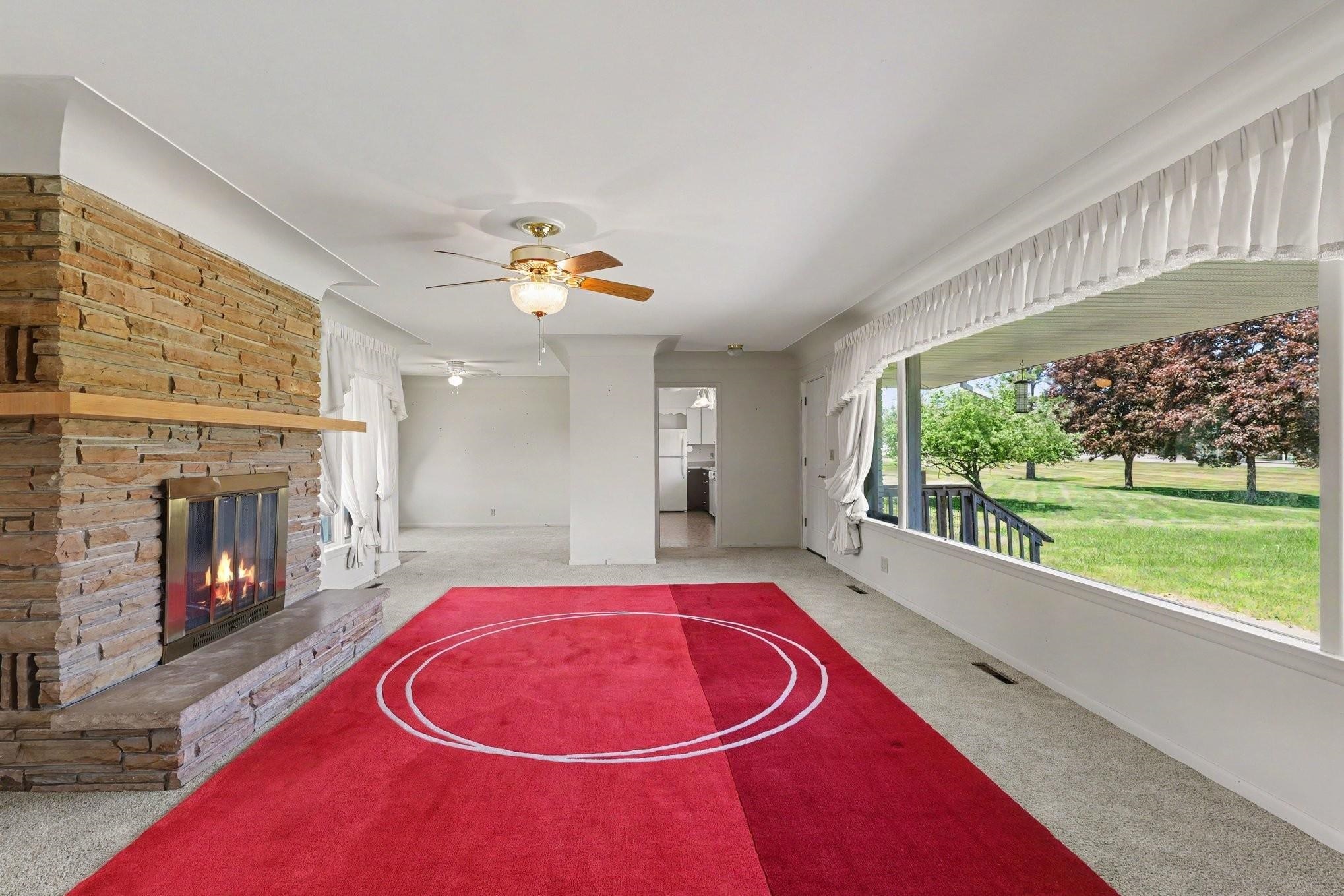 1249 W Washington Avenue Property Photo 4