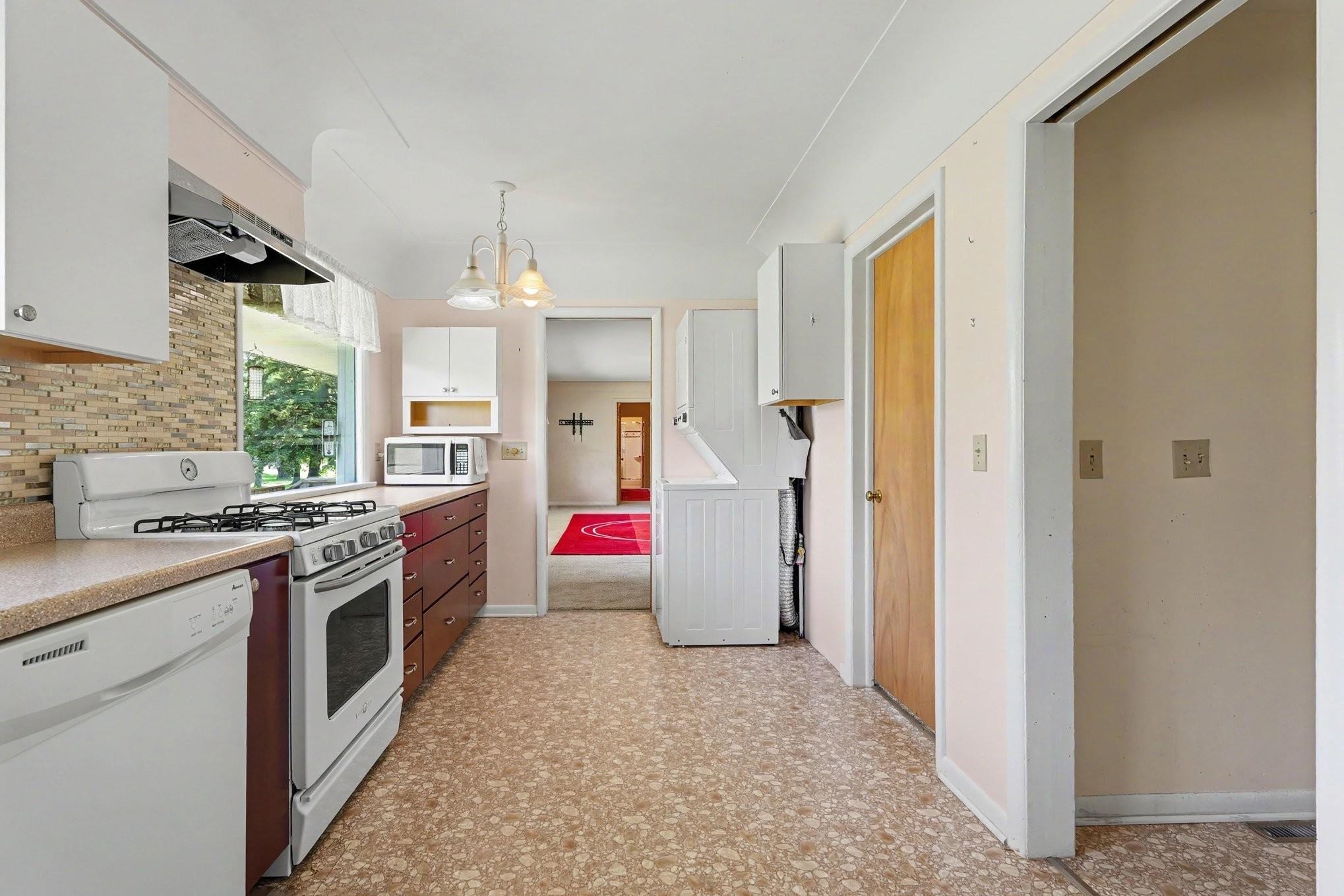 1249 W Washington Avenue Property Photo 5