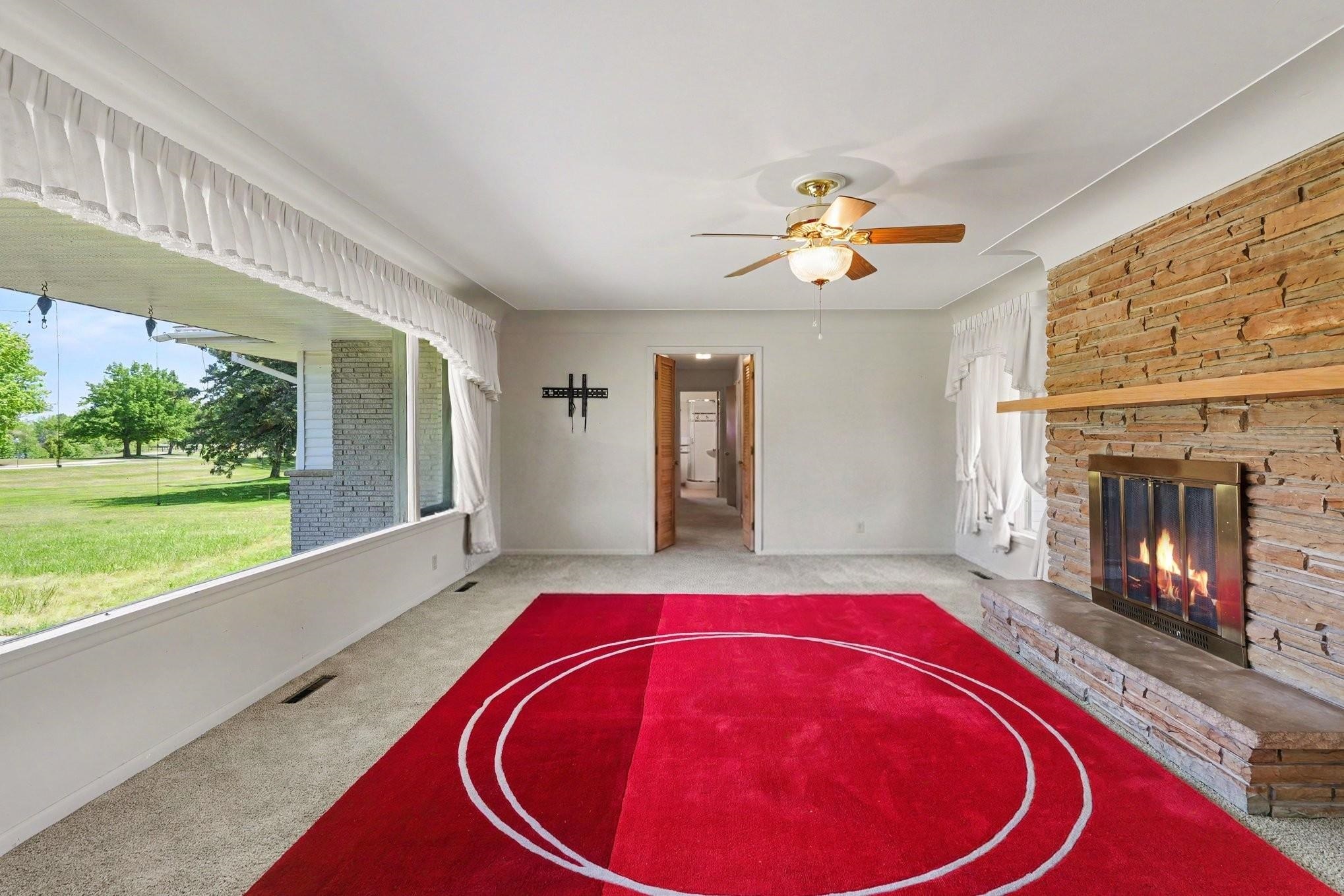 1249 W Washington Avenue Property Photo 7