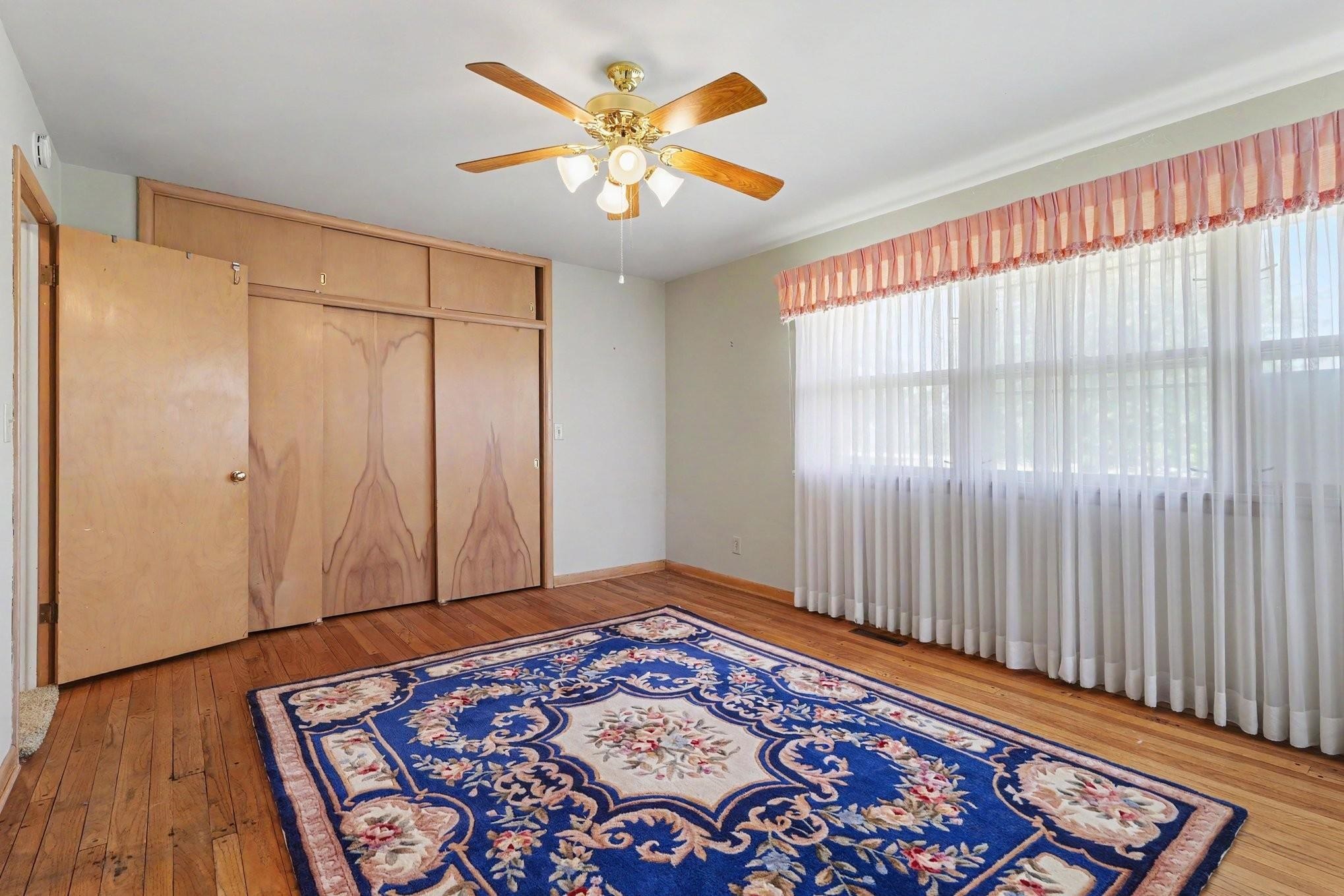 1249 W Washington Avenue Property Photo 8