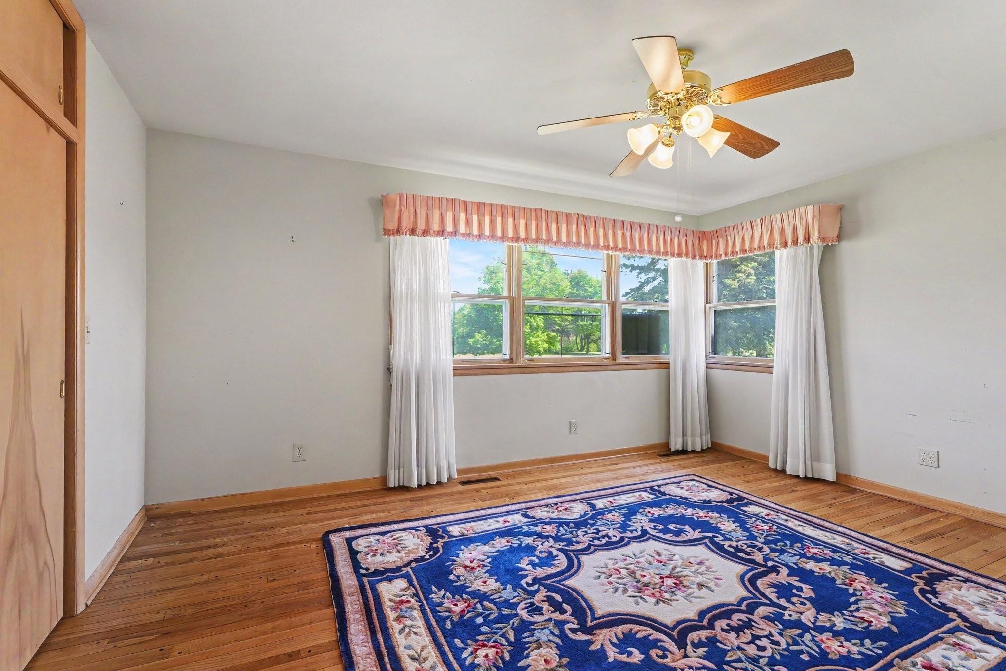1249 W Washington Avenue Property Photo 9