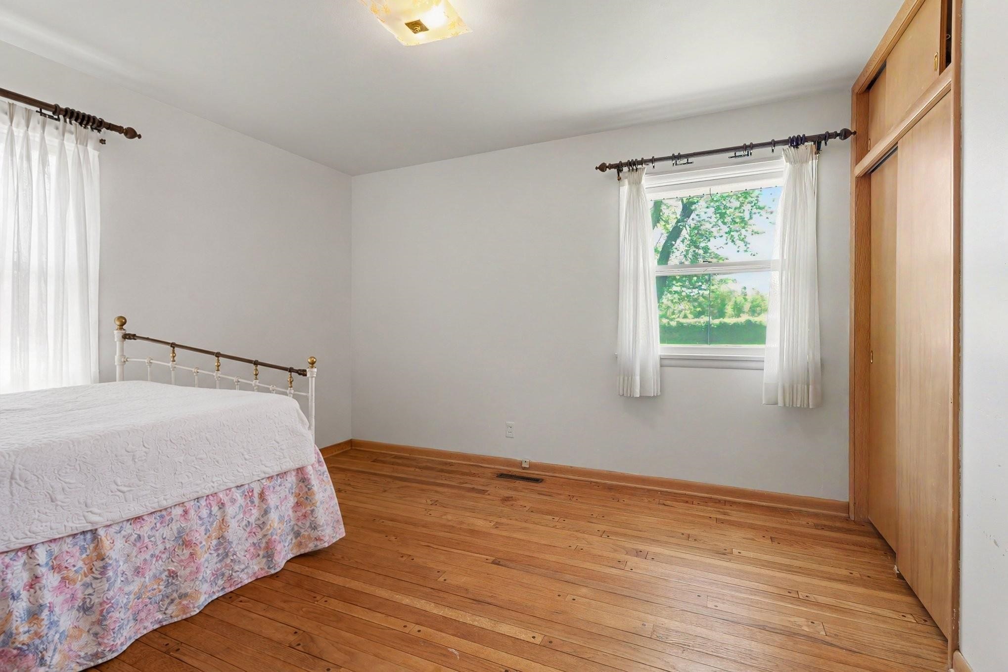 1249 W Washington Avenue Property Photo 10