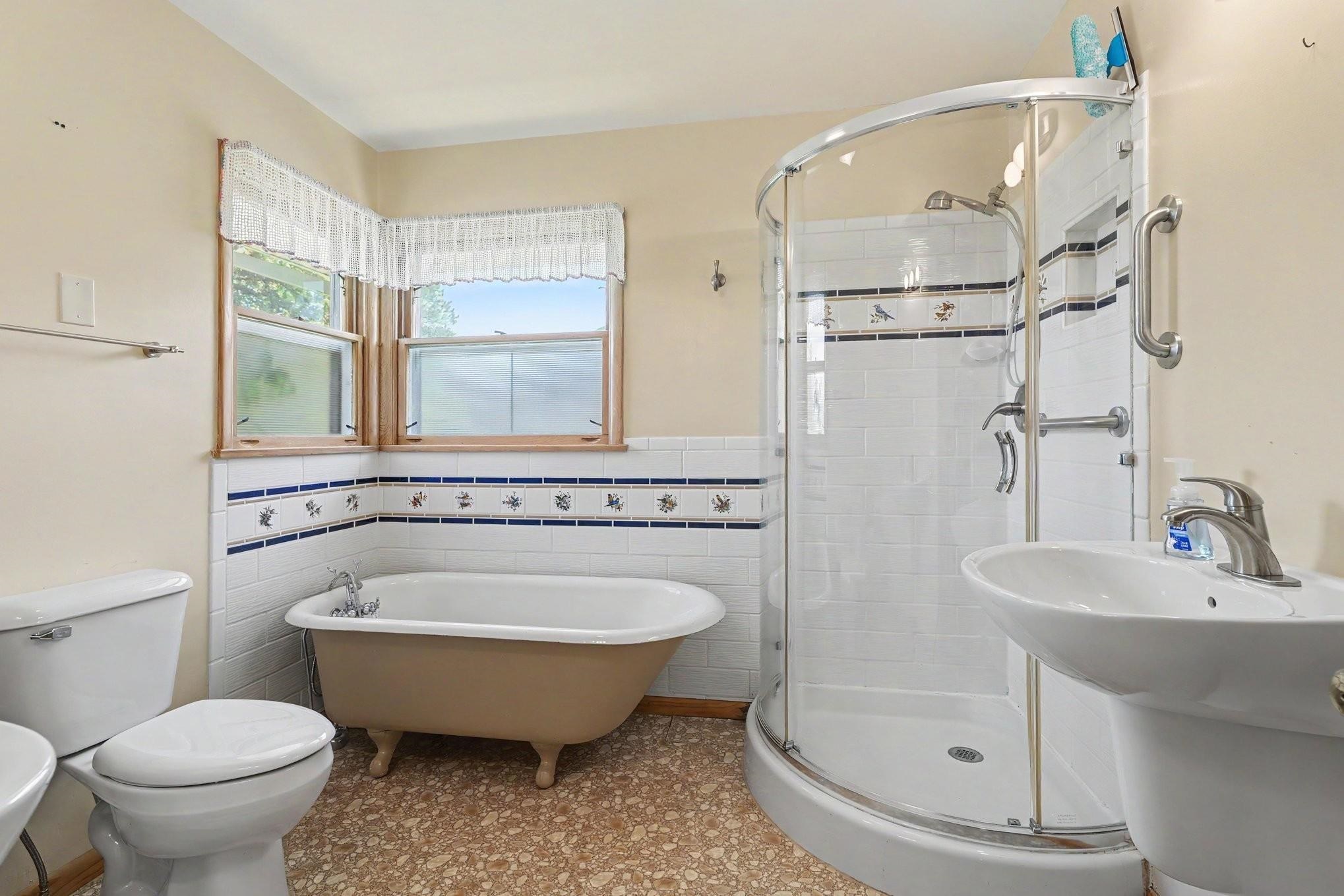 1249 W Washington Avenue Property Photo 13