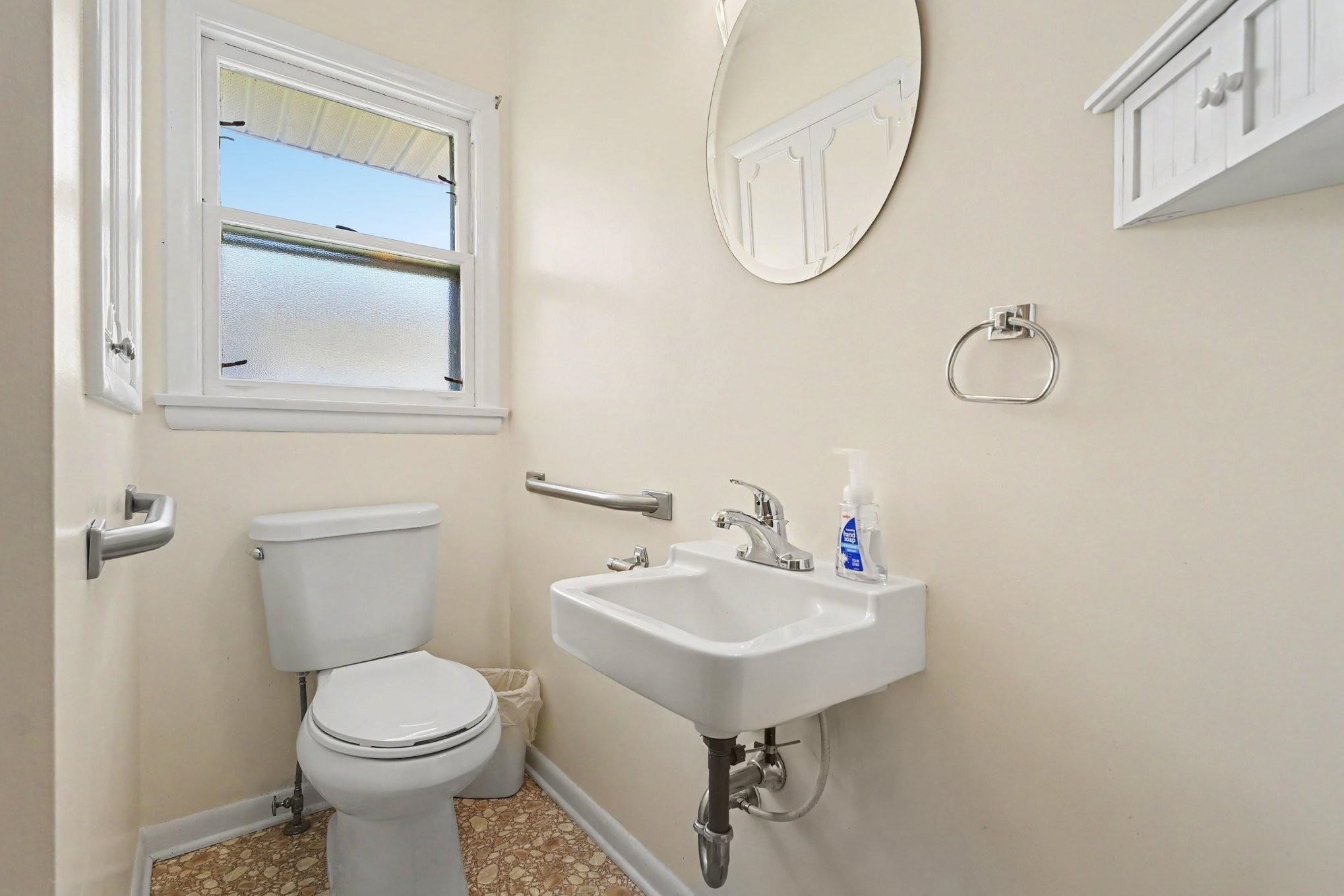 1249 W Washington Avenue Property Photo 14