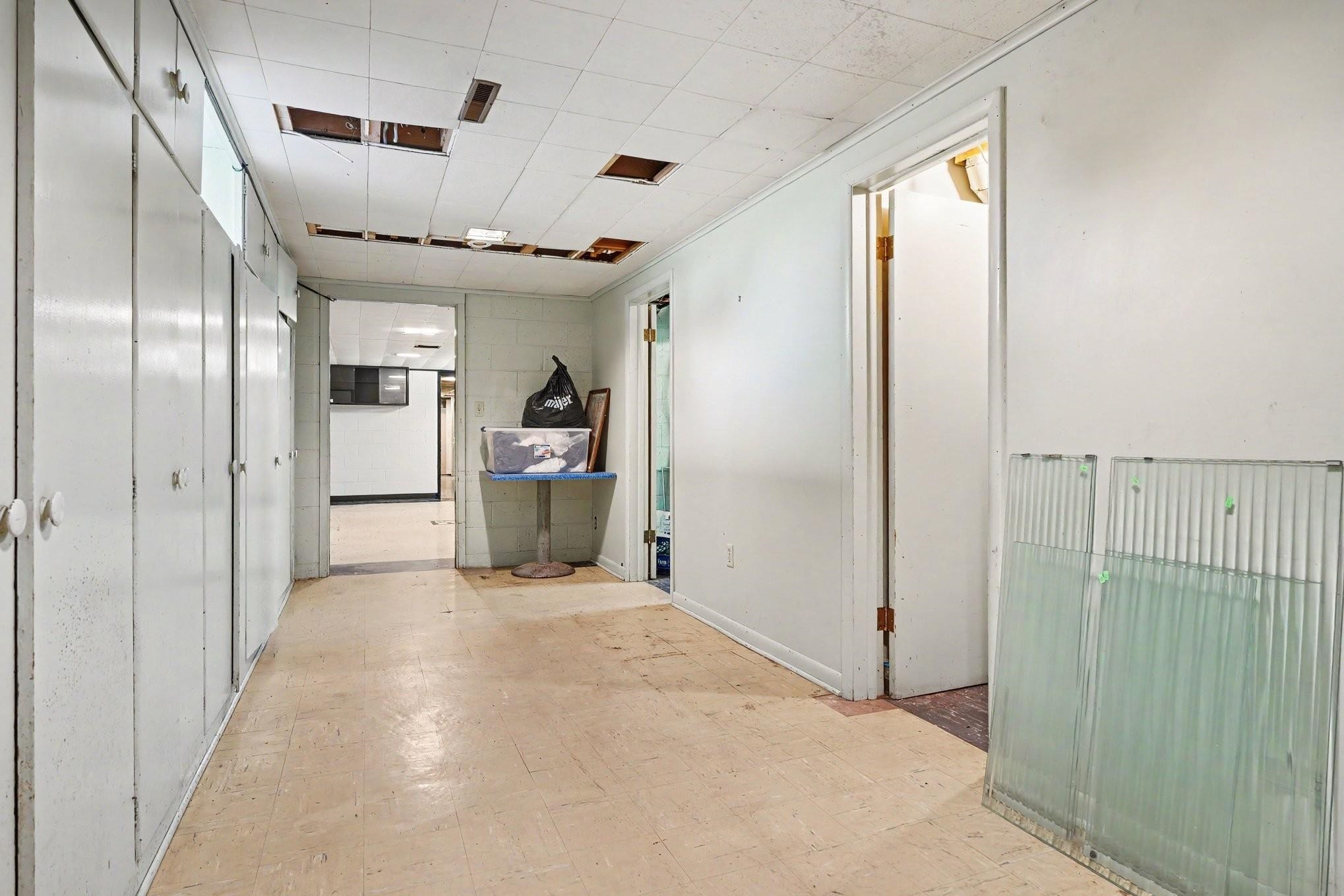 1249 W Washington Avenue Property Photo 15