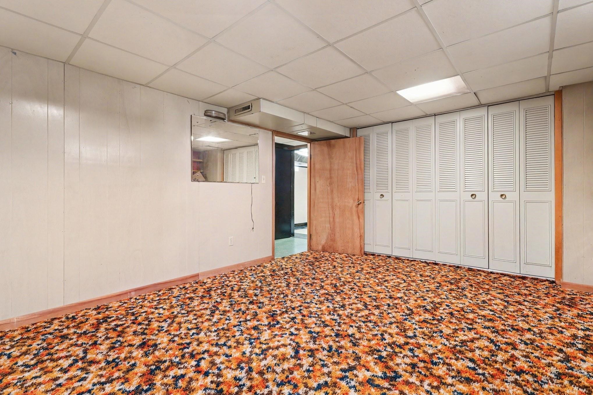 1249 W Washington Avenue Property Photo 17