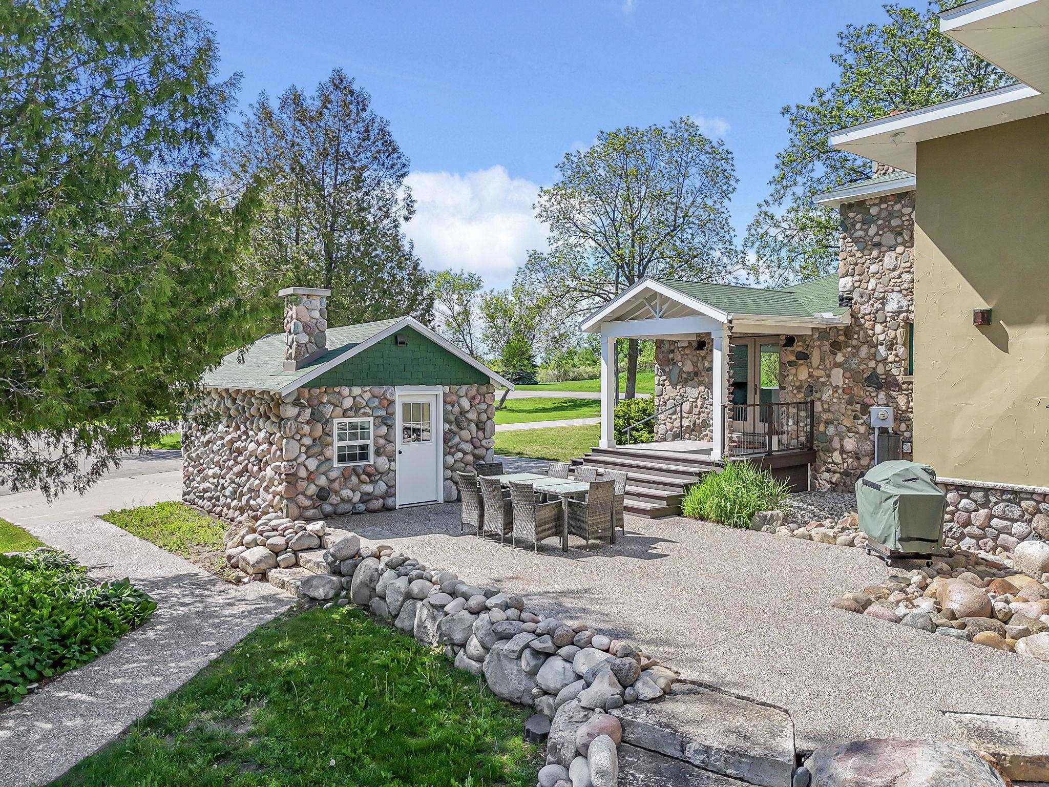 6801 Secor Road Property Photo 4