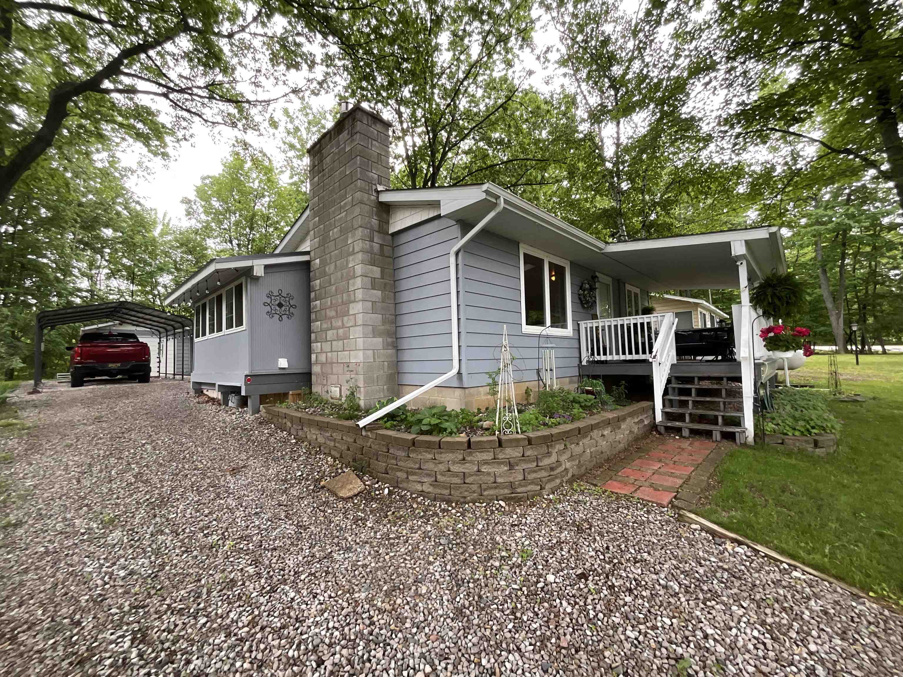 4737 Mary E Drive Property Photo 3
