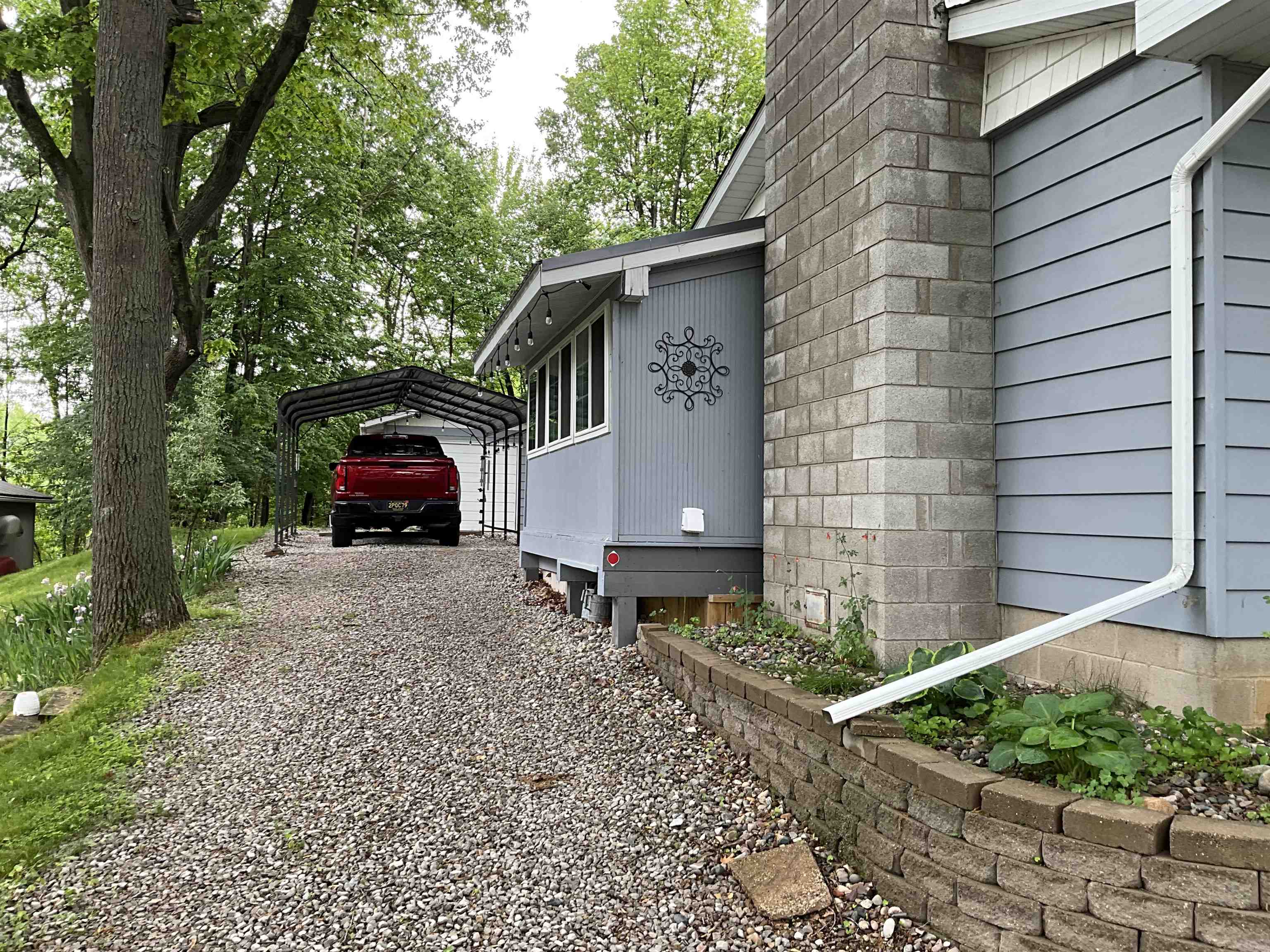 4737 Mary E Drive Property Photo 4