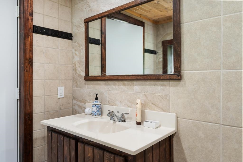 9235 Bailey Road Property Photo 38