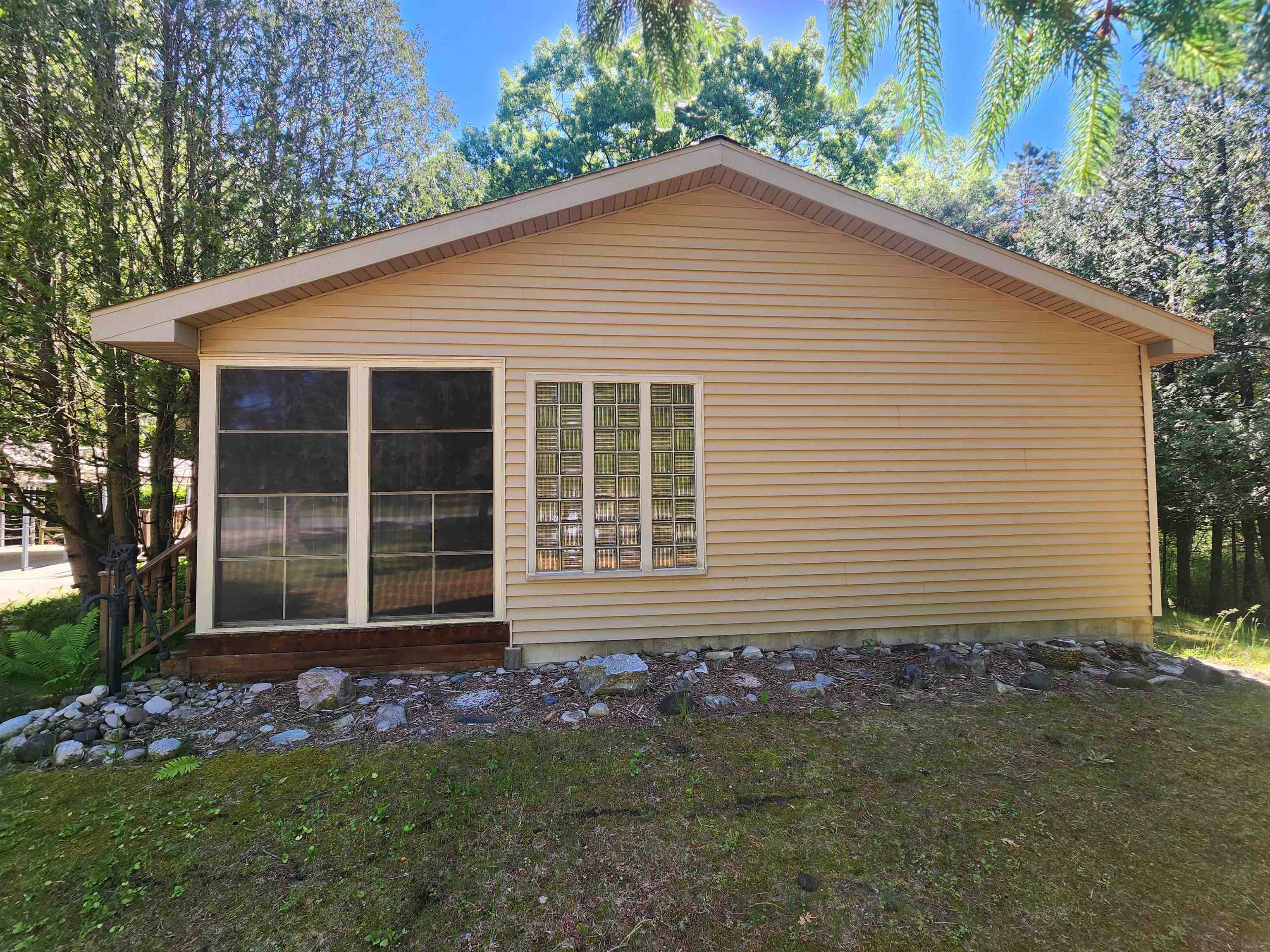 18219 Northwood Highway Property Photo 2
