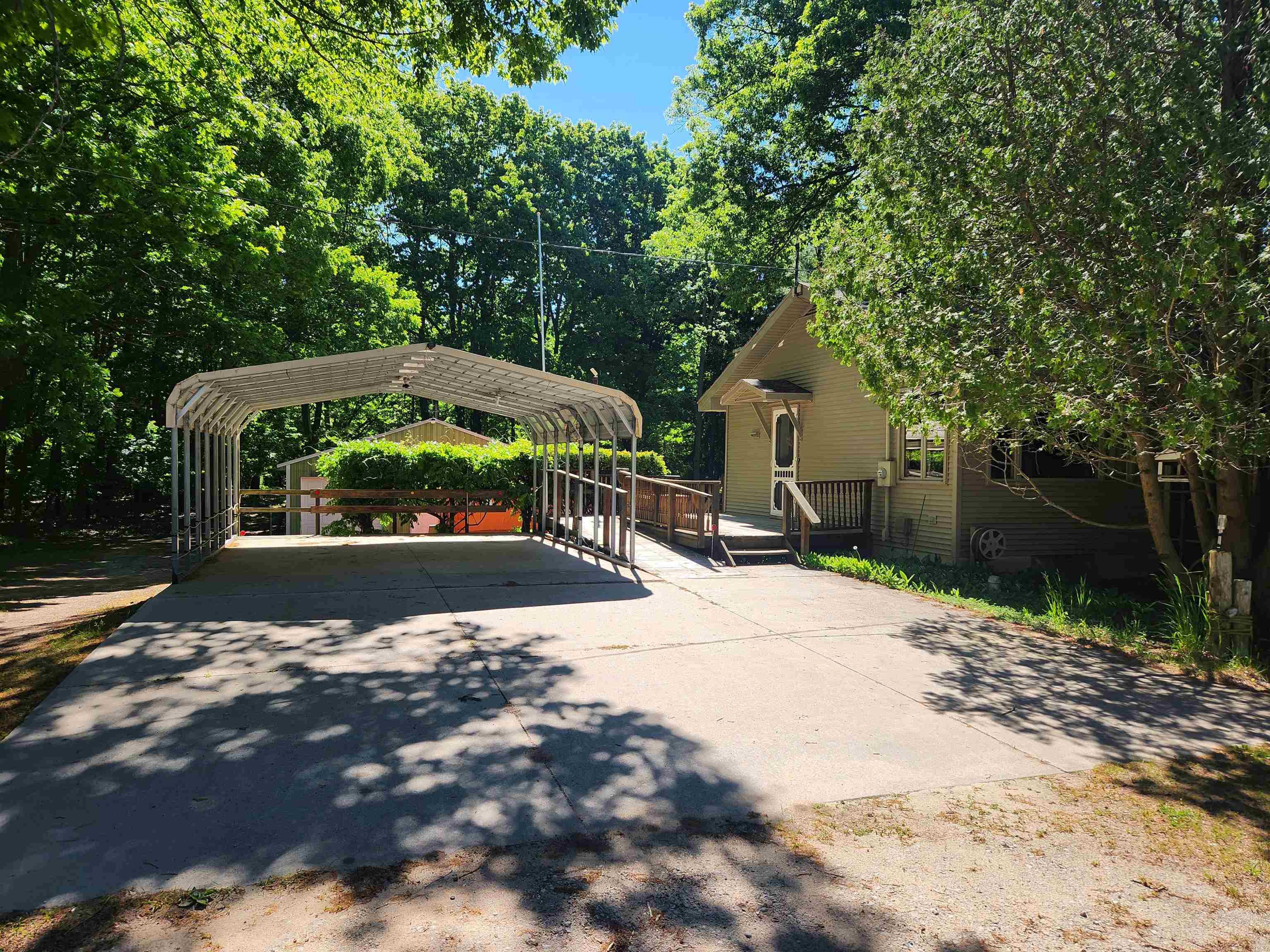 18219 Northwood Highway Property Photo 3