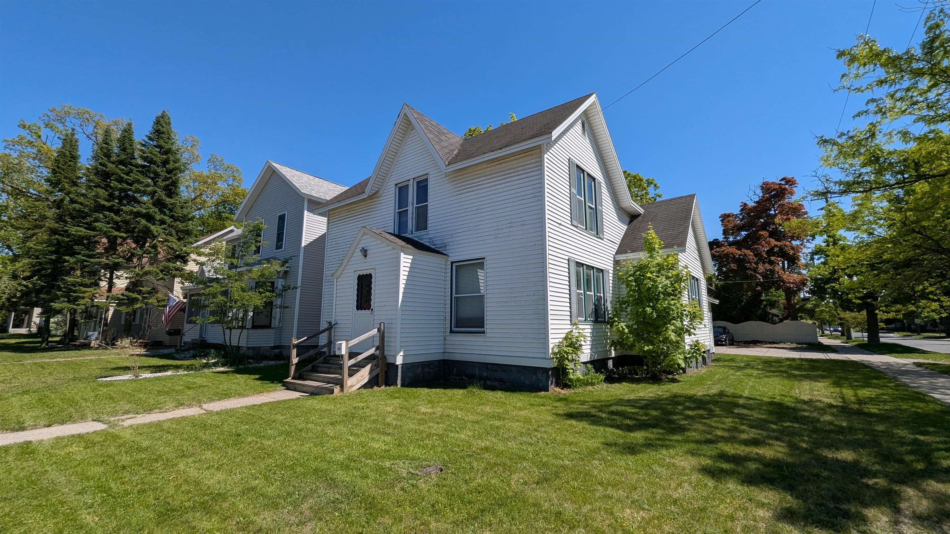 204 E Eighth Street Property Photo 1