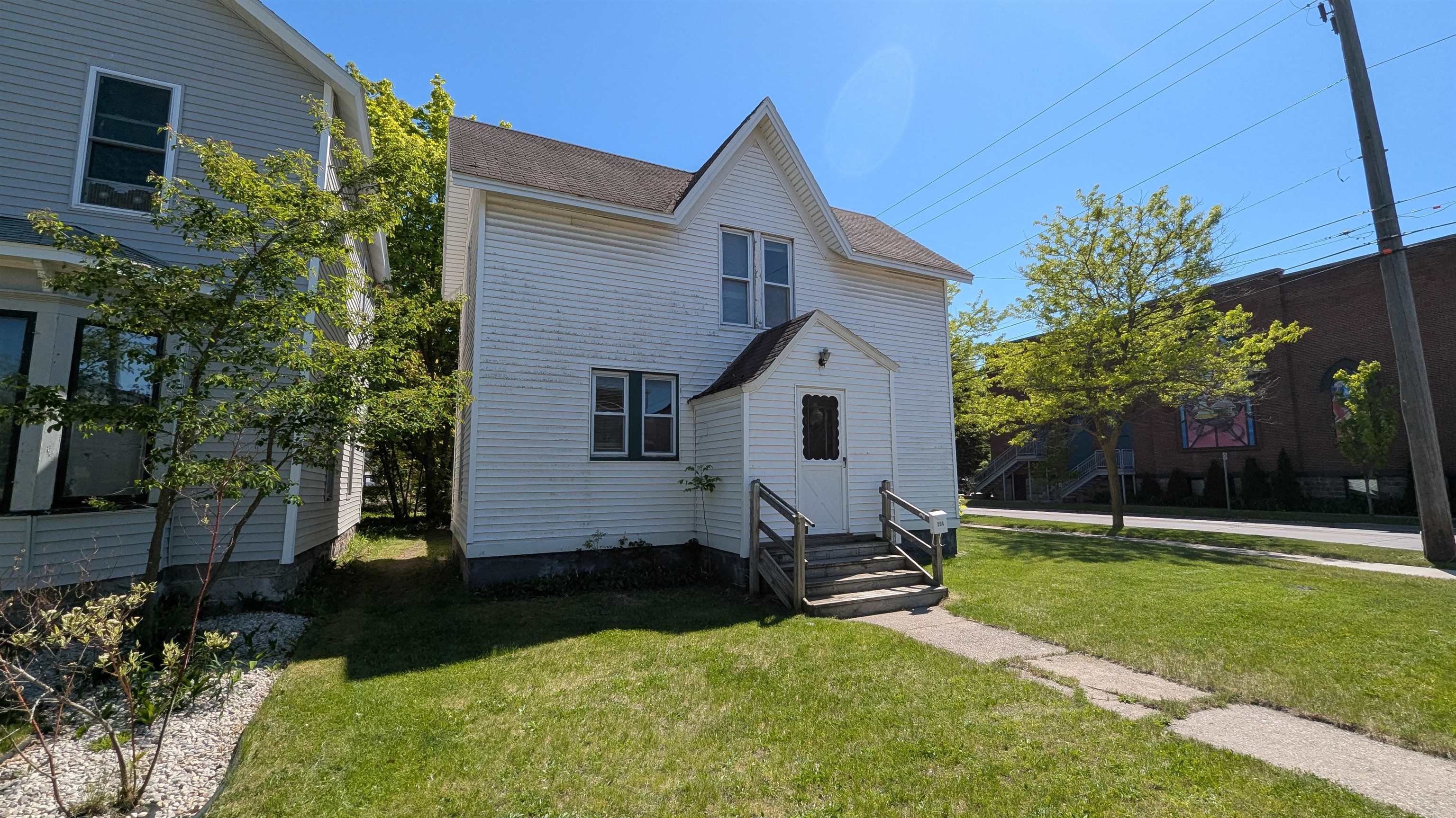 204 E Eighth Street Property Photo 3
