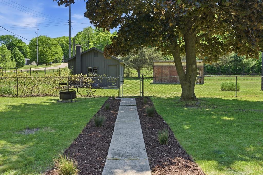 1314/1316 M-75 Property Photo 24