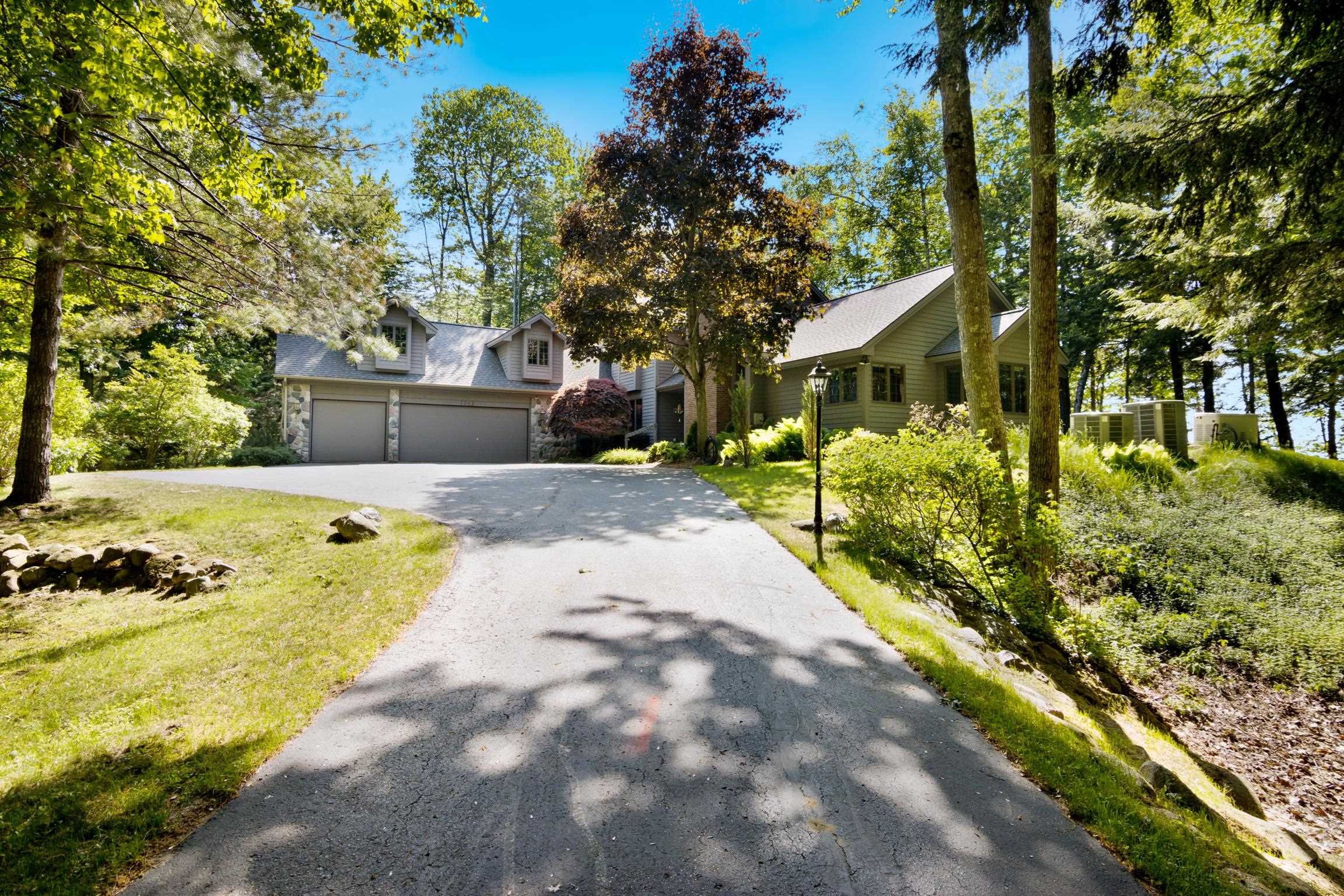 1143 Bay View Drive Property Photo 1