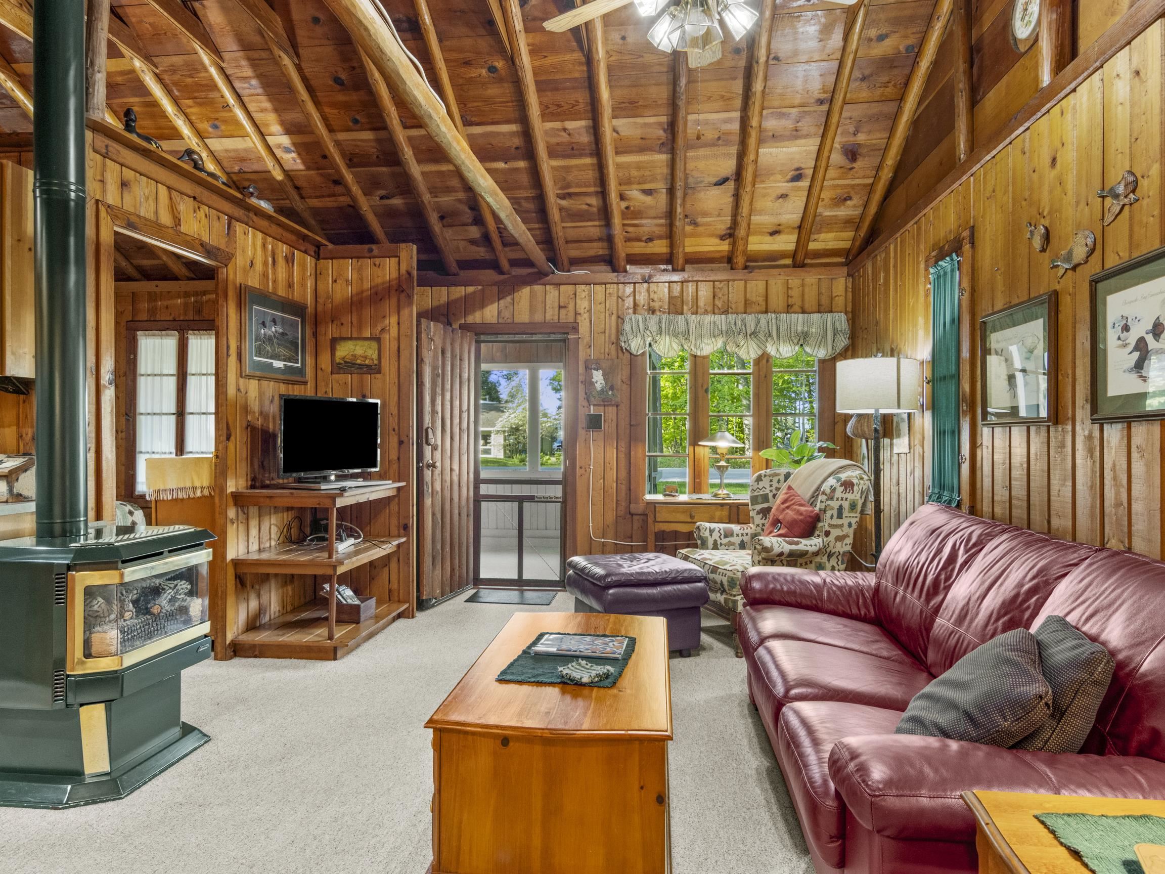 8604 Deadstream Road Property Photo 5
