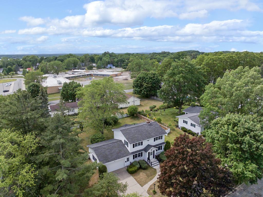 424 Crestview Place Property Photo 4