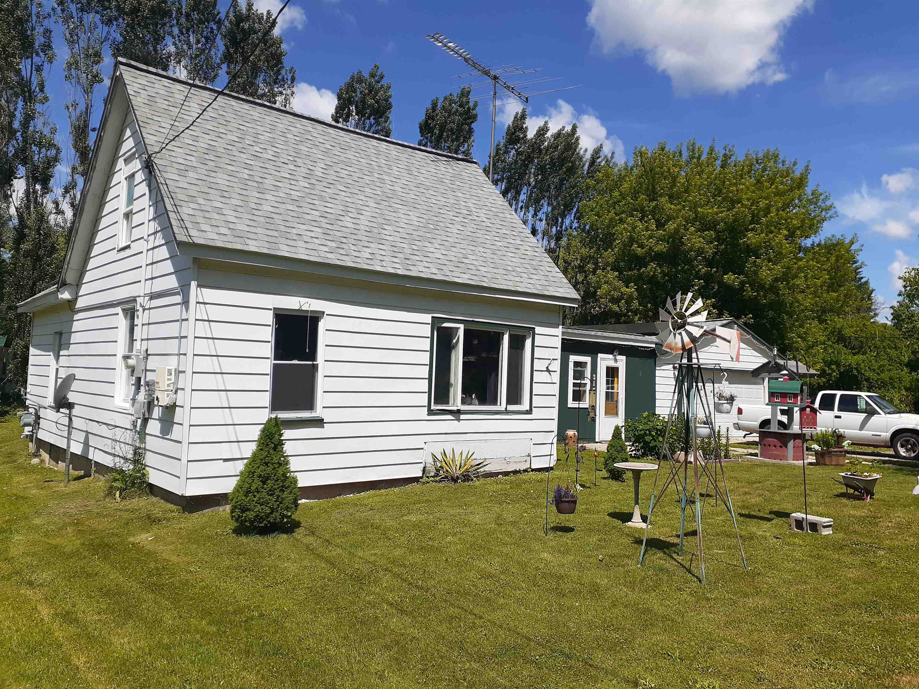217 Clyde Street Property Photo 1