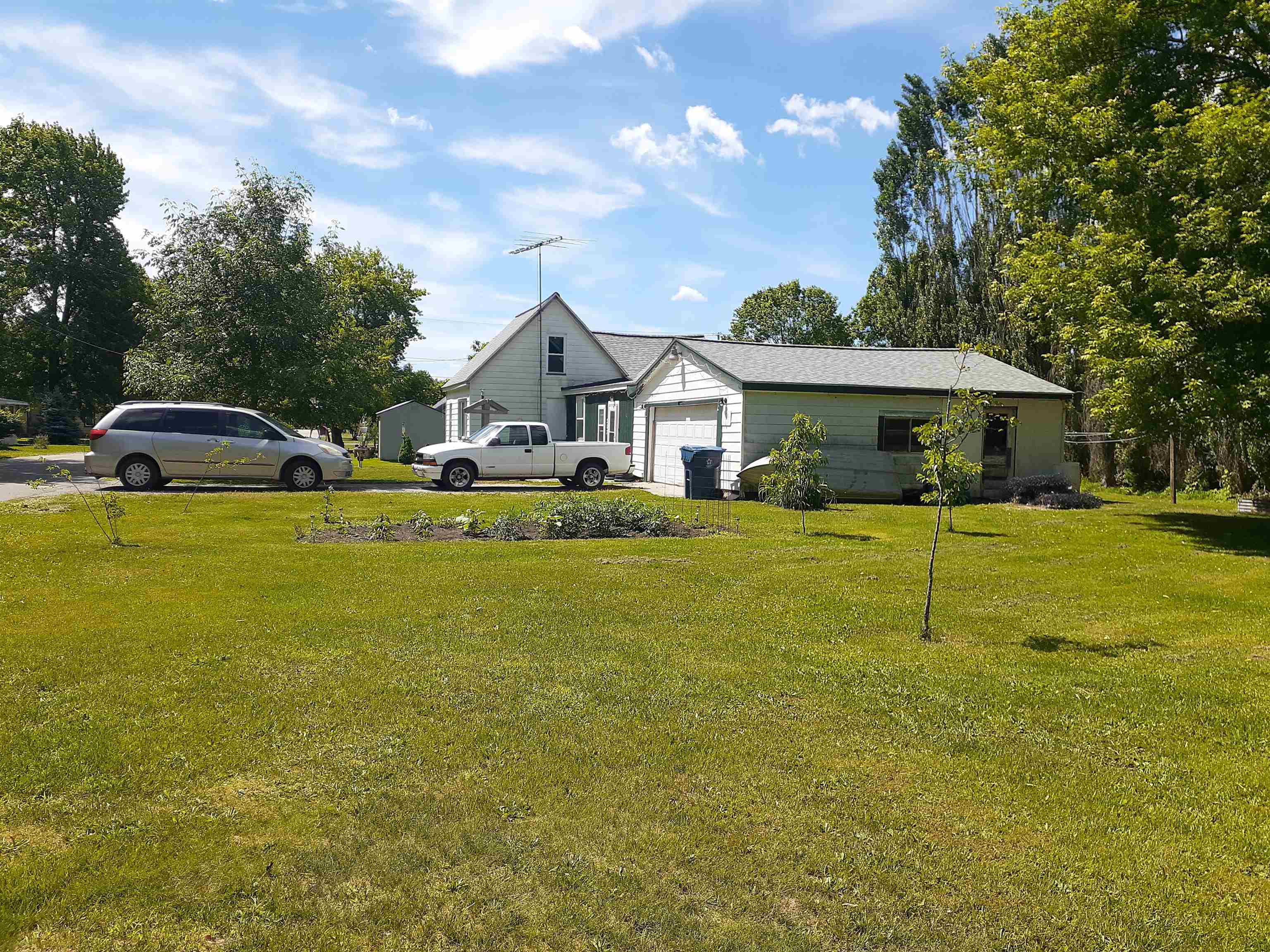 217 Clyde Street Property Photo 2
