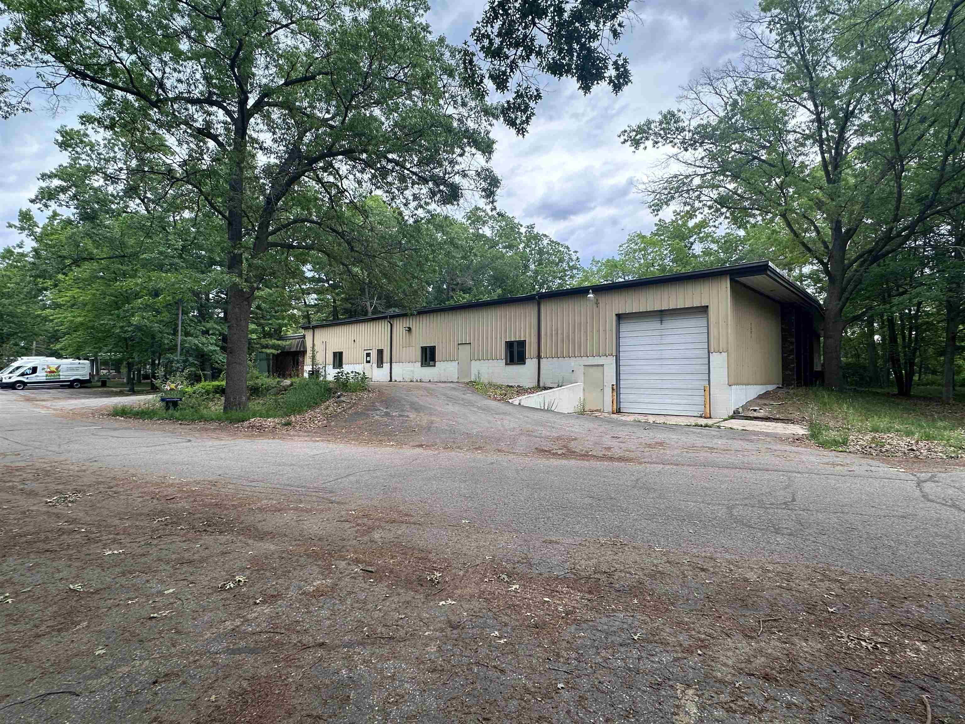 2883 Aero Park Drive Property Photo 2