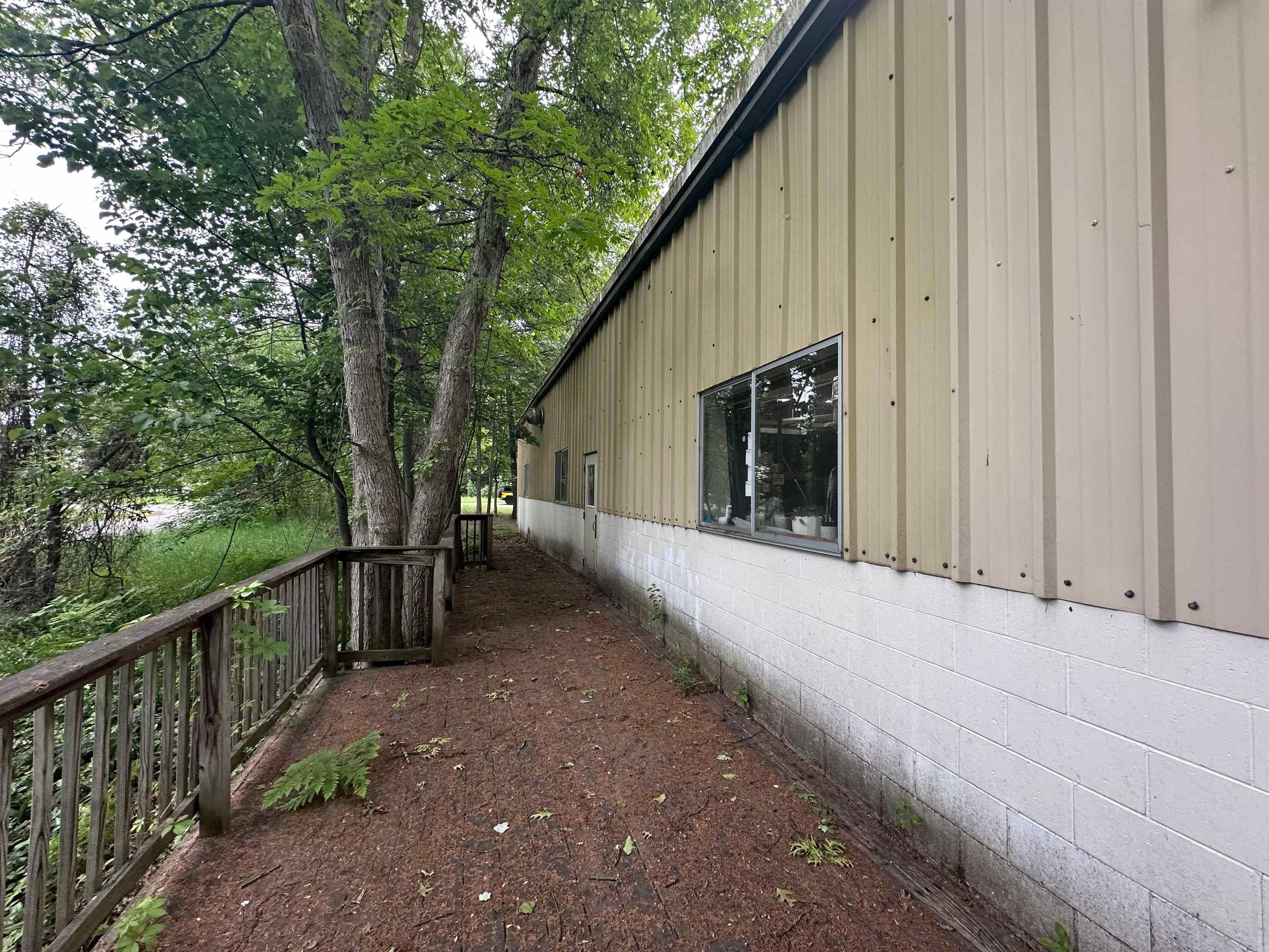 2883 Aero Park Drive Property Photo 11