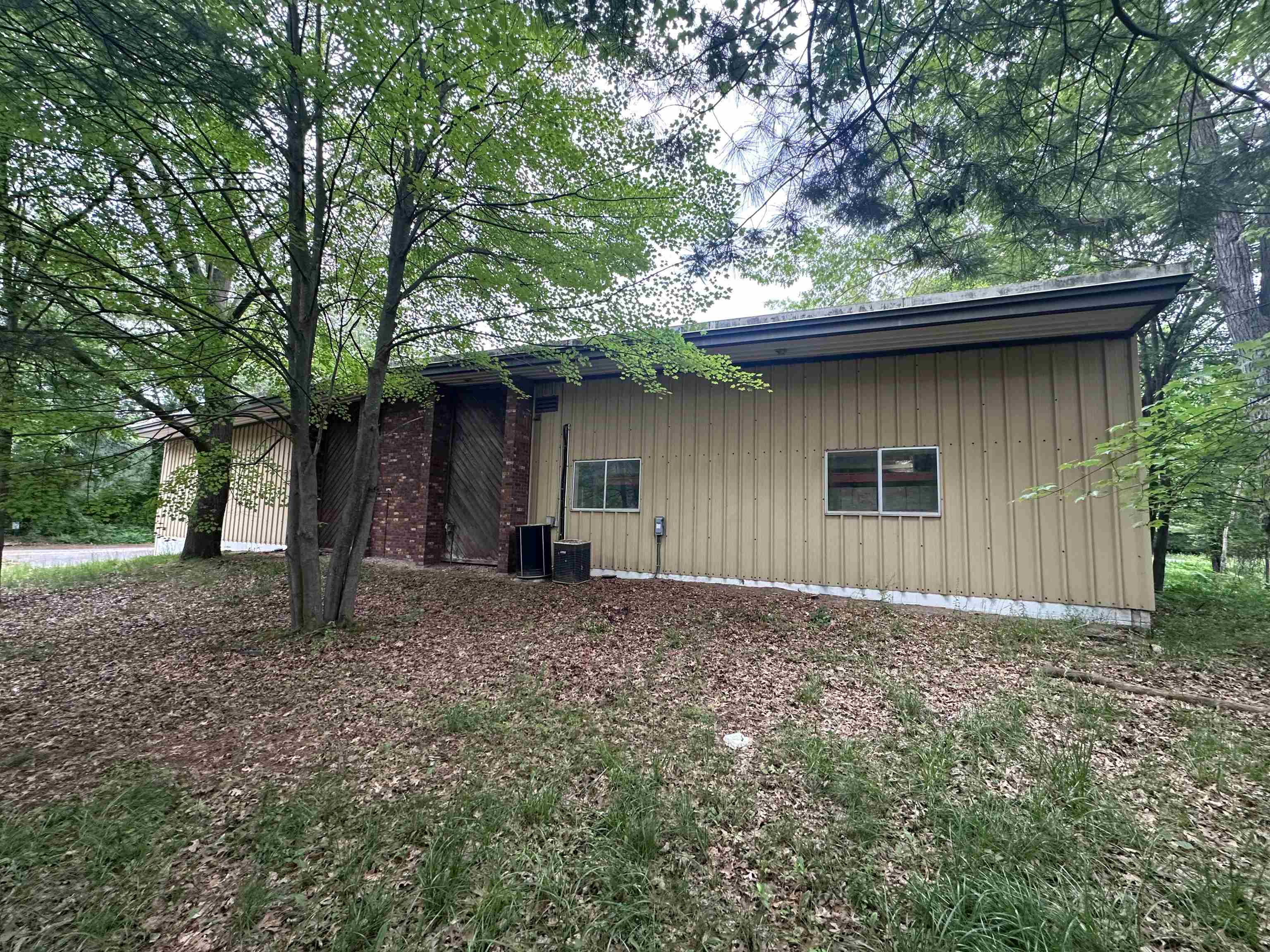2883 Aero Park Drive Property Photo 13