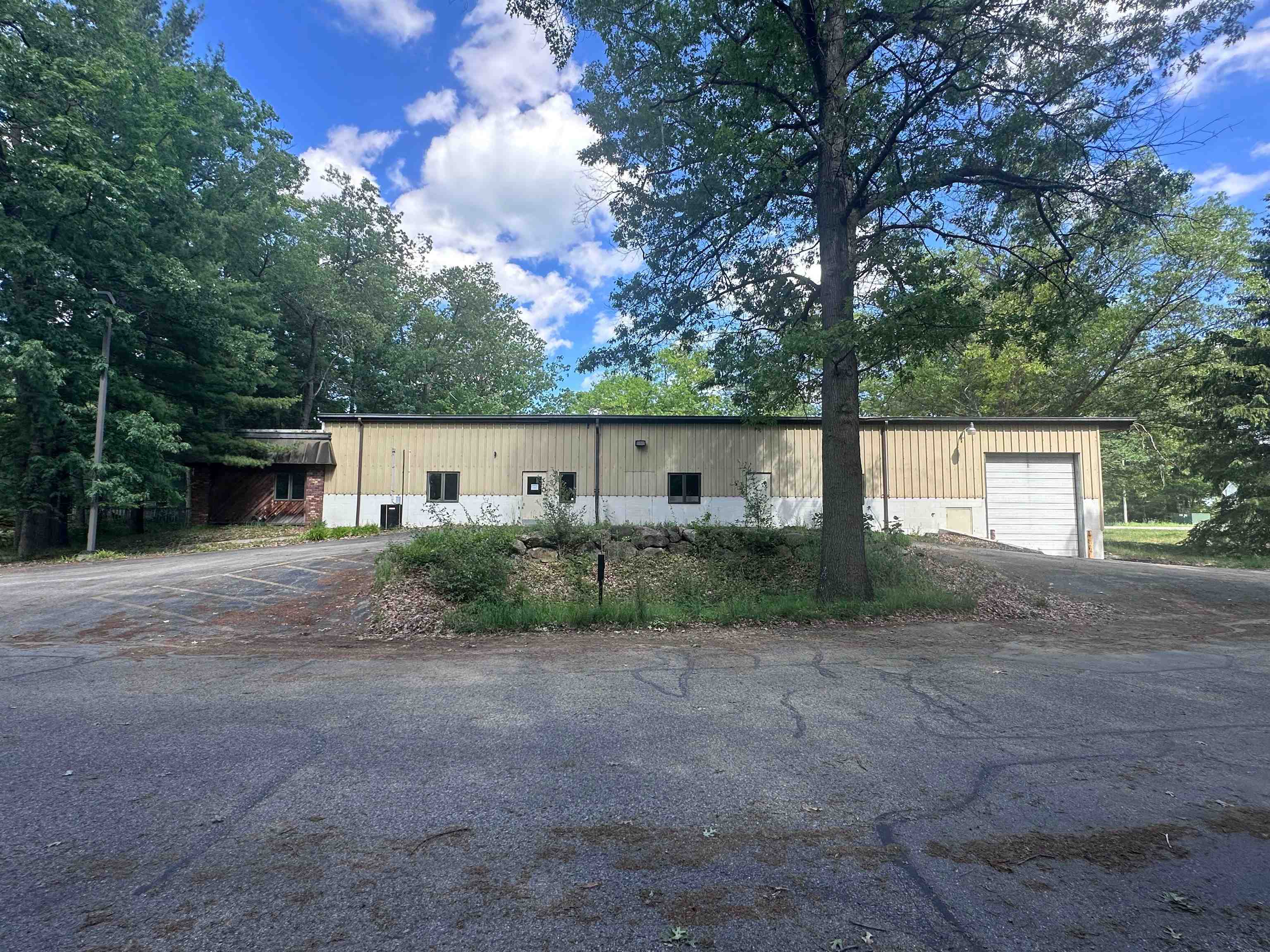 2883 Aero Park Drive Property Photo 41