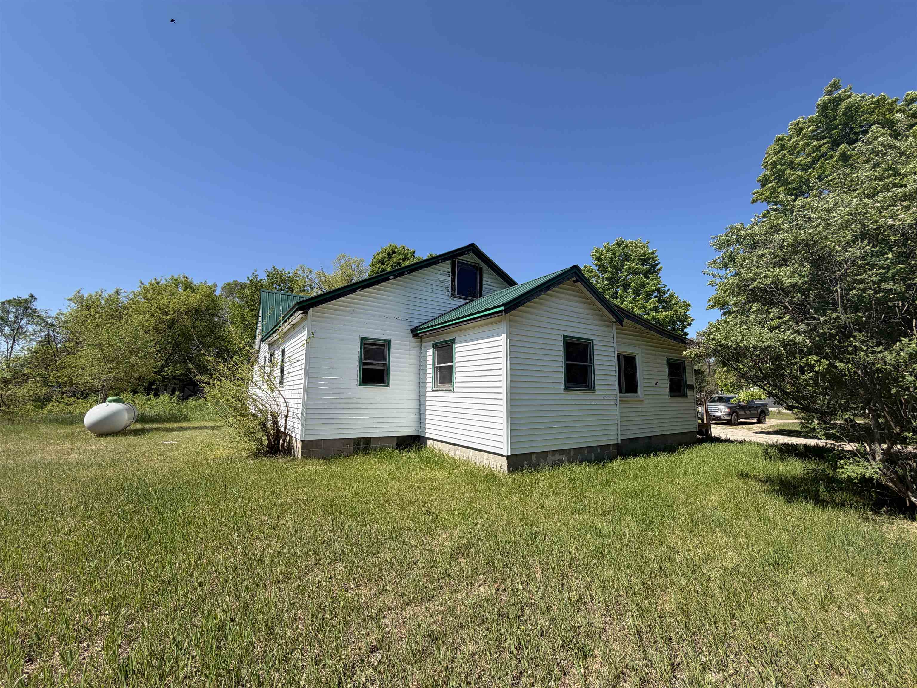 9359 Valley Road, Nw