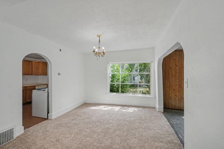 221 W Center Street Property Photo 3