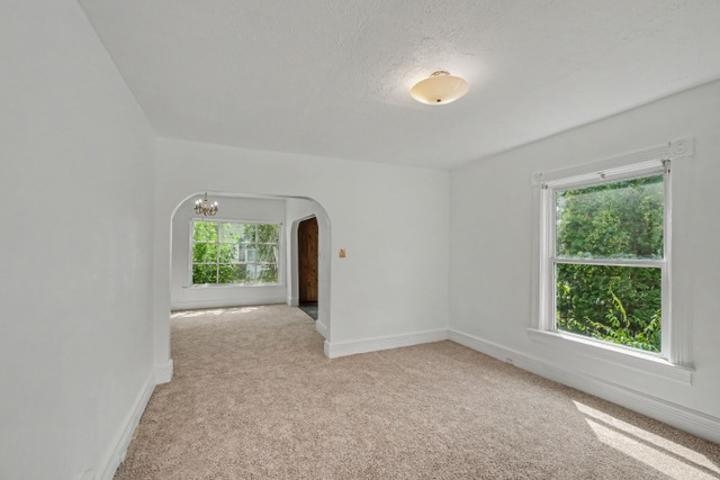 221 W Center Street Property Photo 4