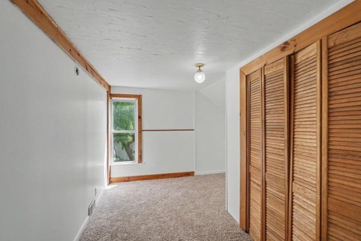 221 W Center Street Property Photo 9