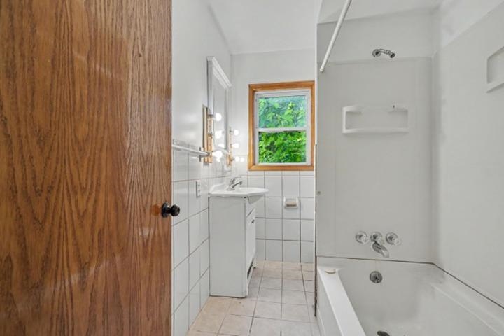 221 W Center Street Property Photo 10