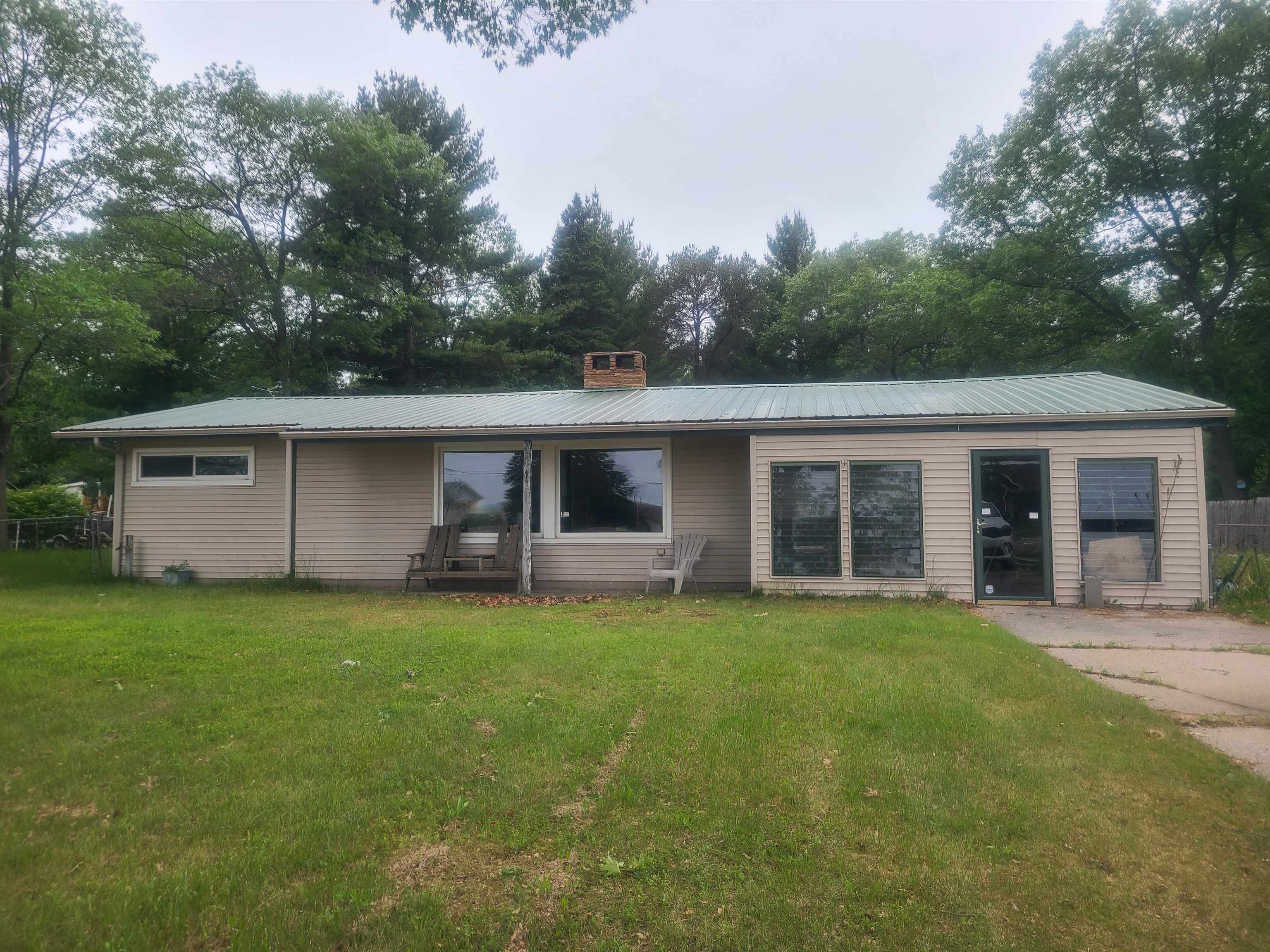 3227 N Us-23 N Property Photo 1