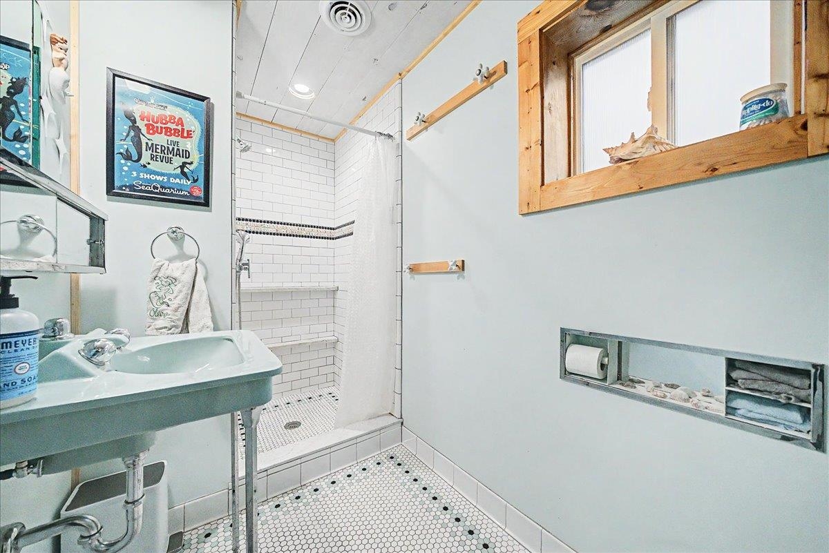 2532 E 1st Street Property Photo 21