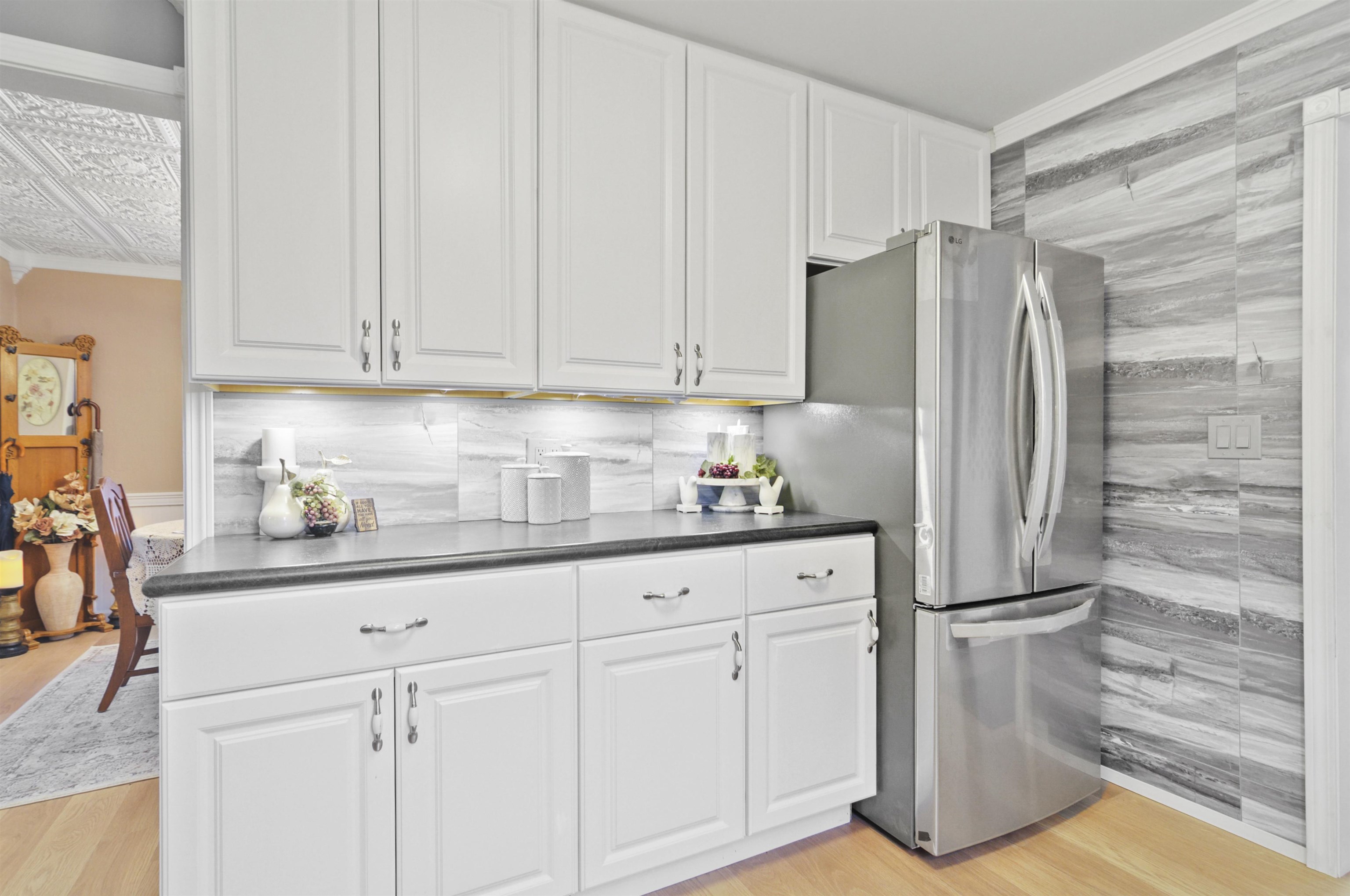 225 E River Street Property Photo 6