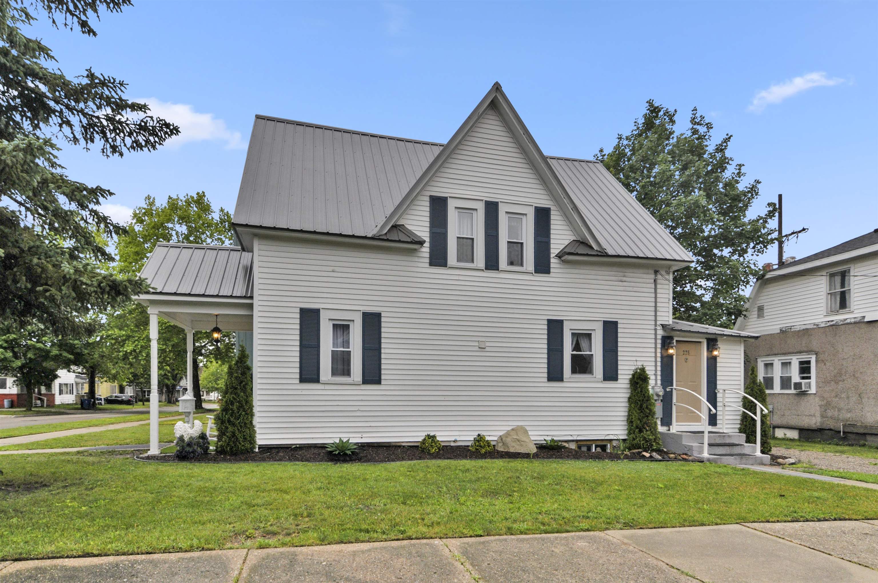 225 E River Street Property Photo 45